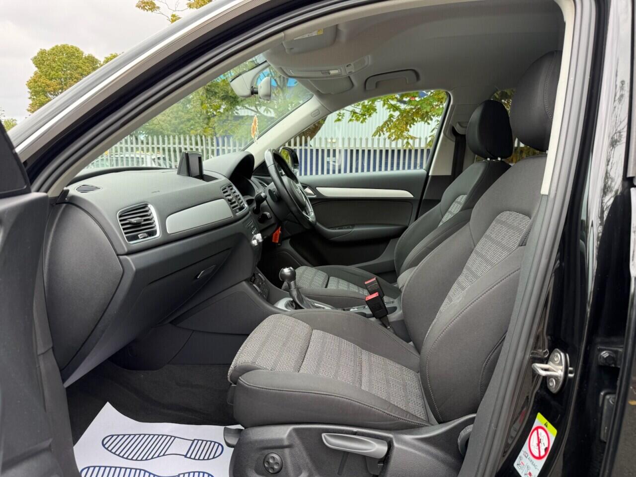 Audi Q3 view 28