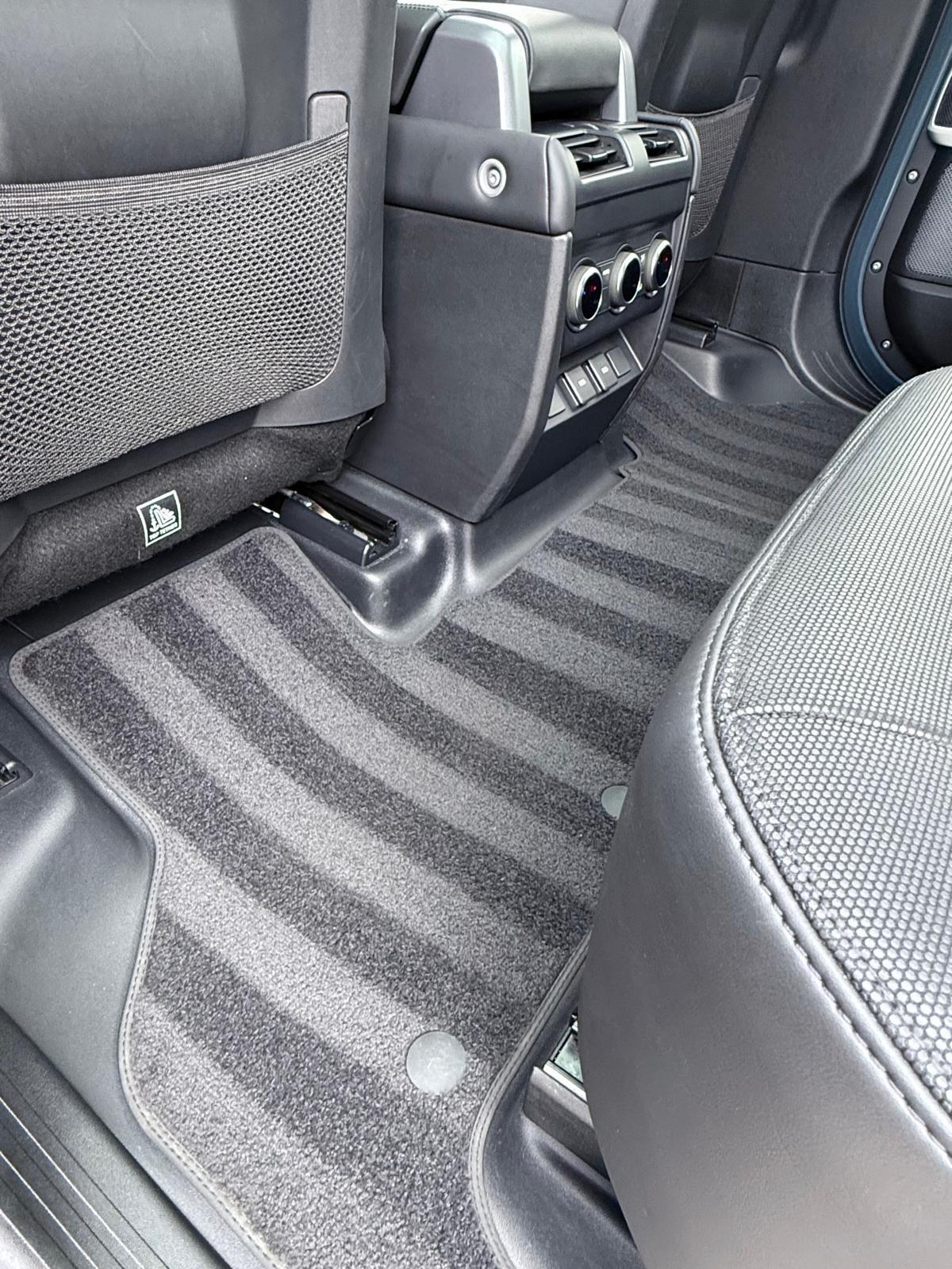 Land Rover Defender view 36