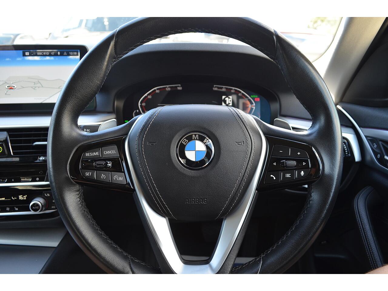 BMW 5 Series view 15