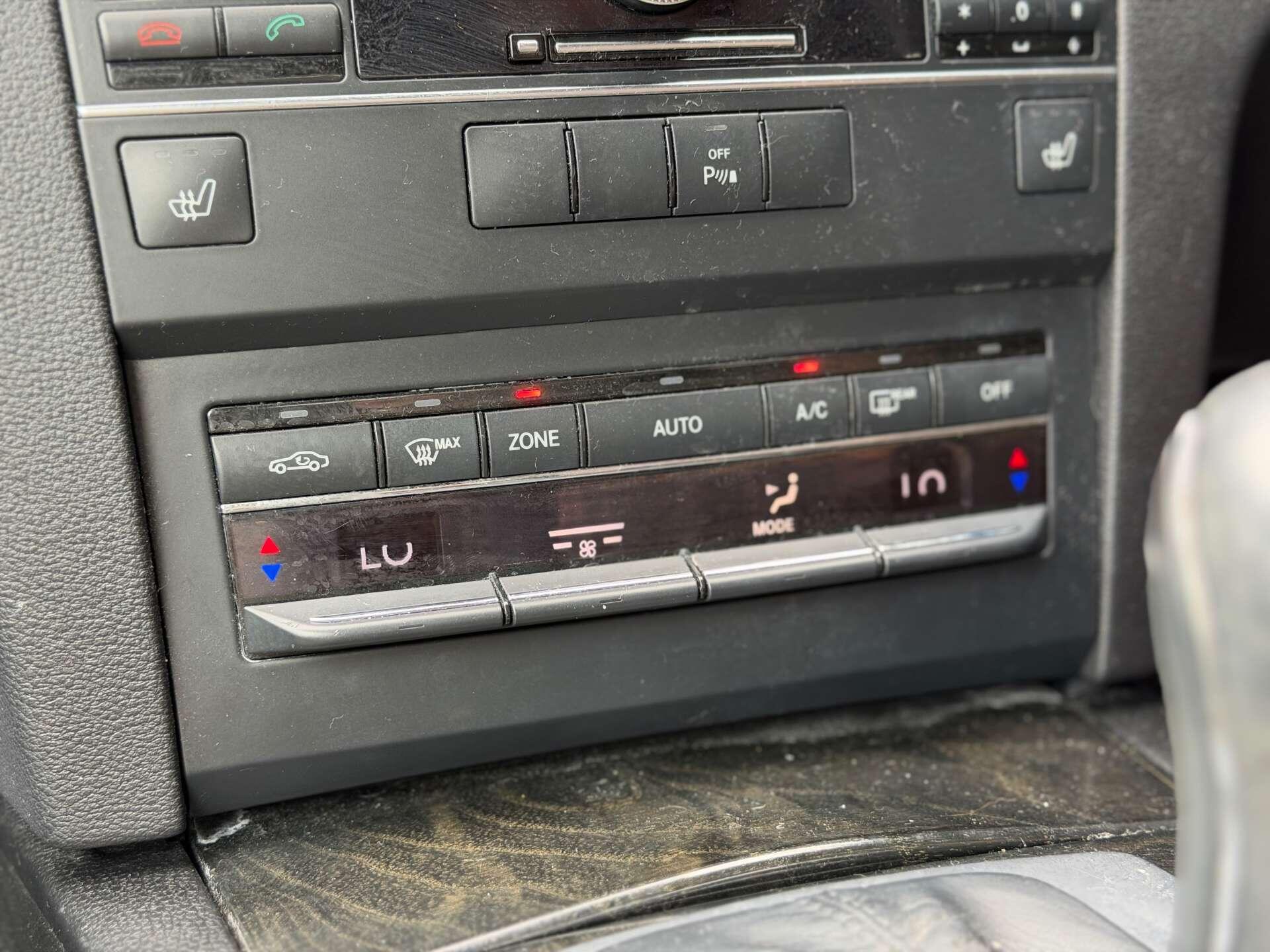 Mercedes-Benz E Class view 21