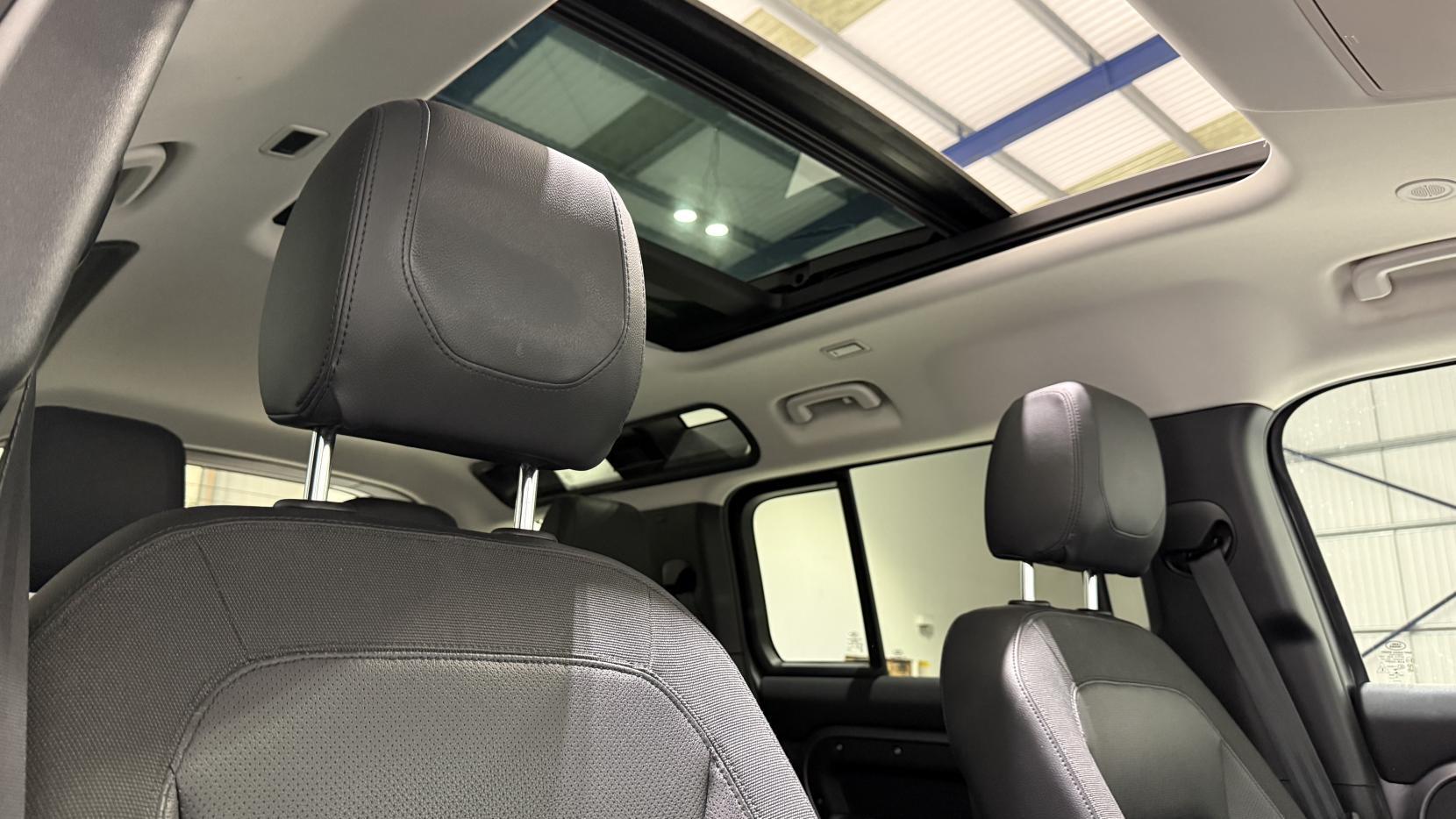 Land Rover Defender view 20