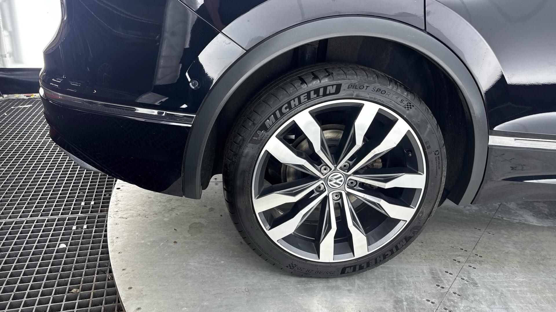 Volkswagen Tiguan Allspace view 22