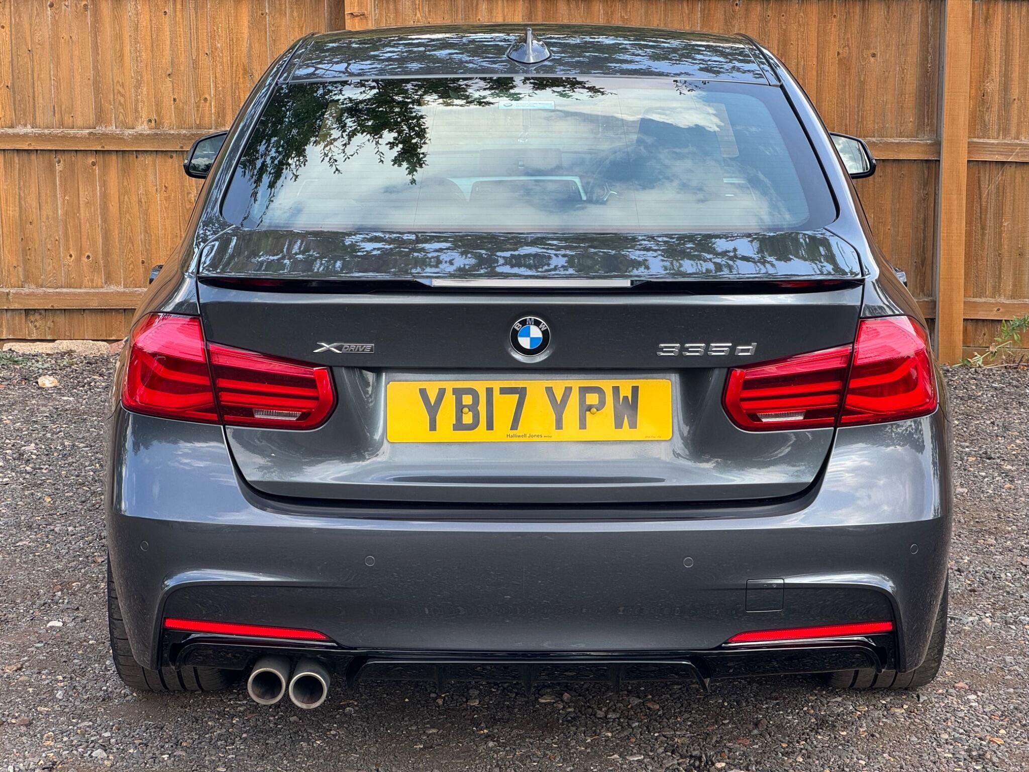 BMW 3 Series view 9