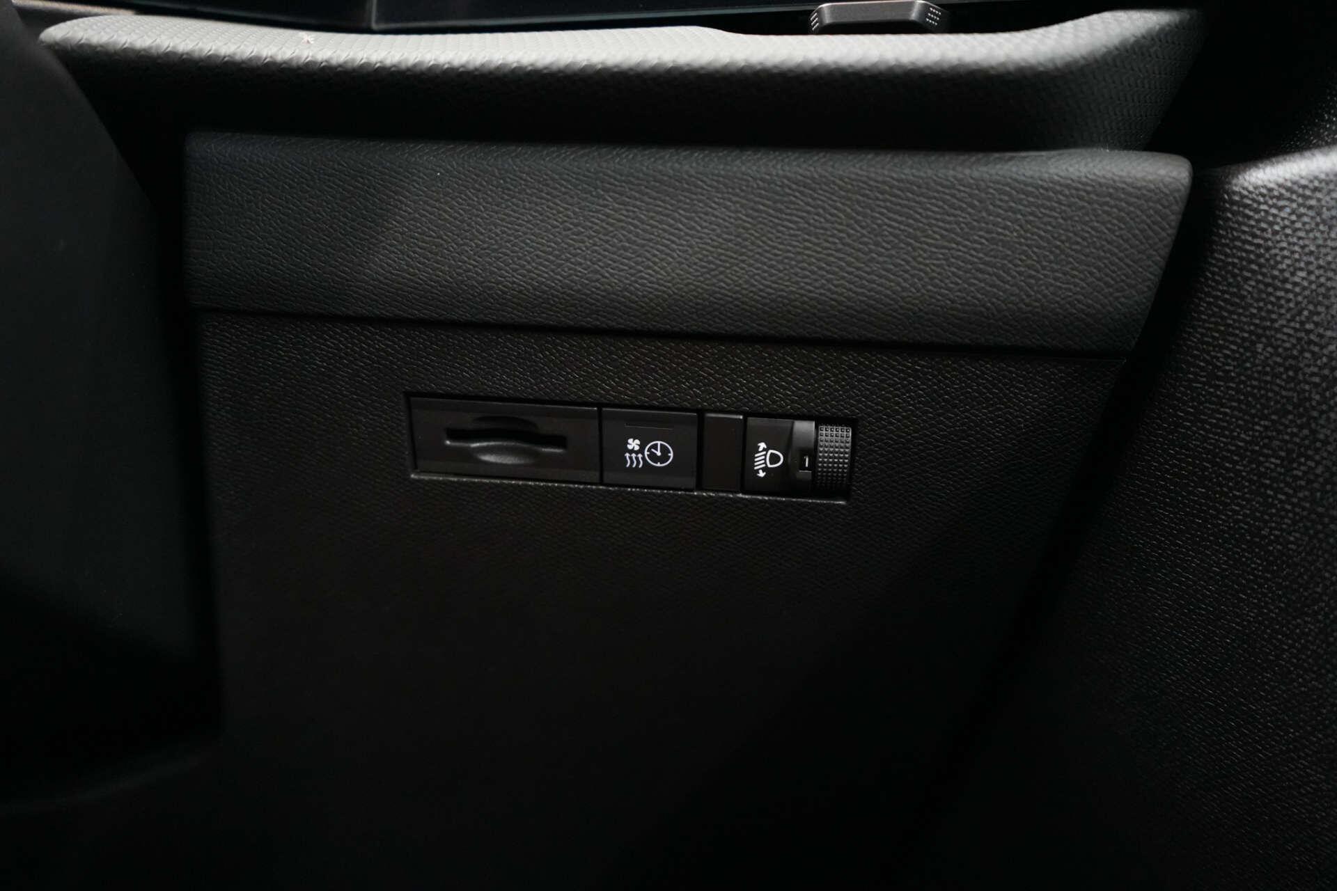 Vauxhall Astra Electric view 40