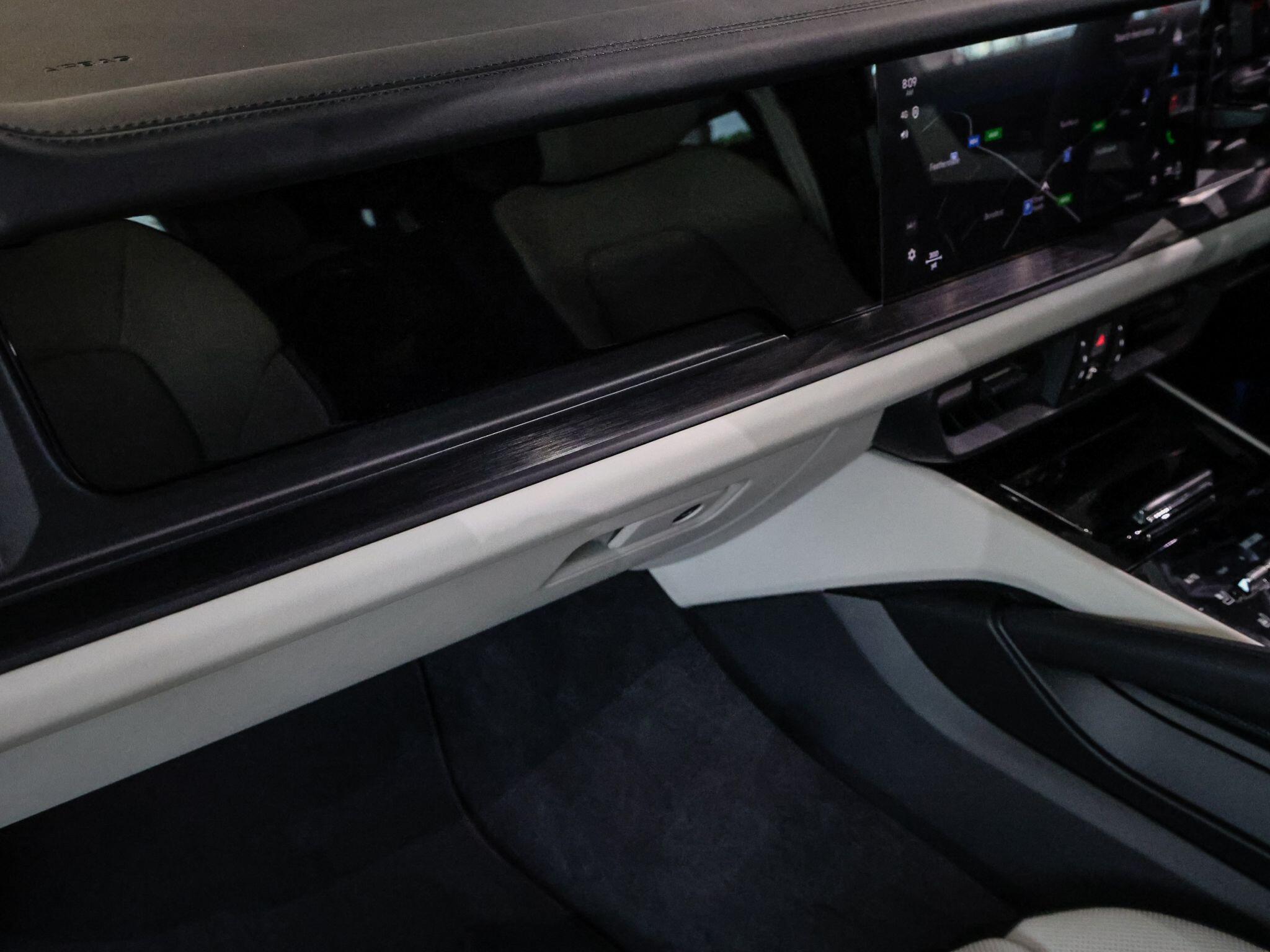 Porsche Cayenne view 25