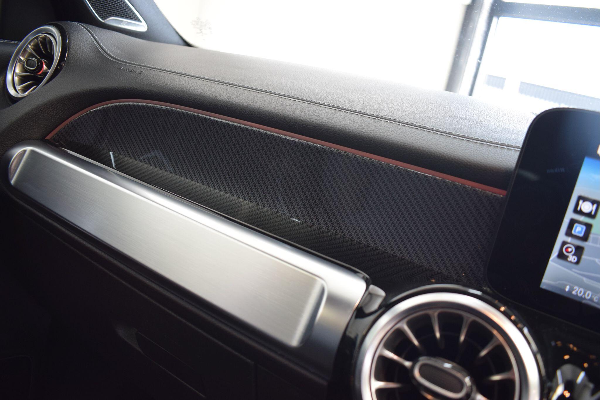Mercedes-Benz GLB view 26