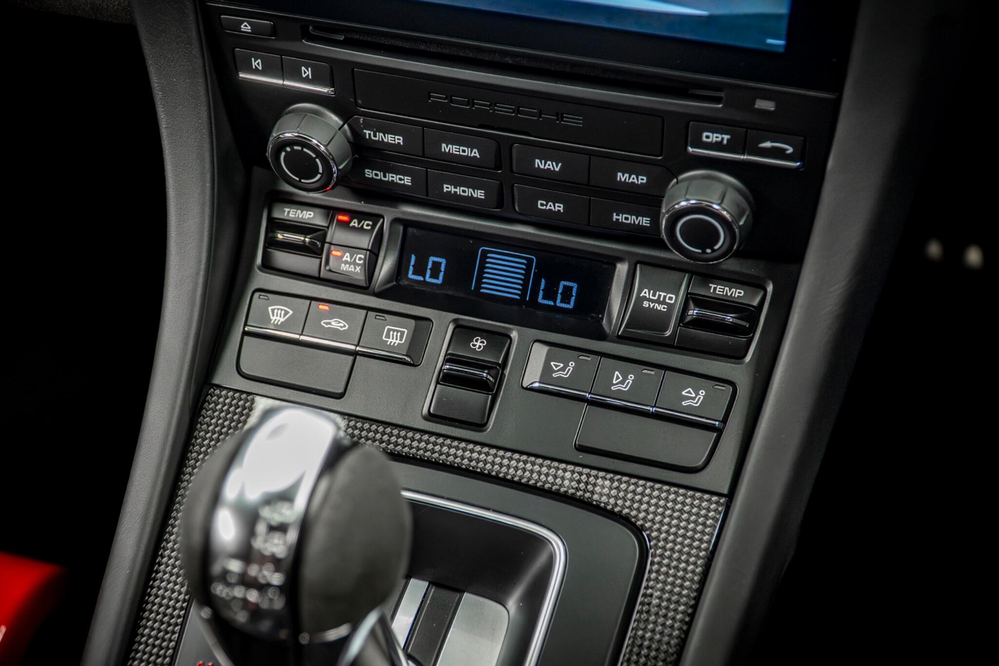 Porsche 911 view 31