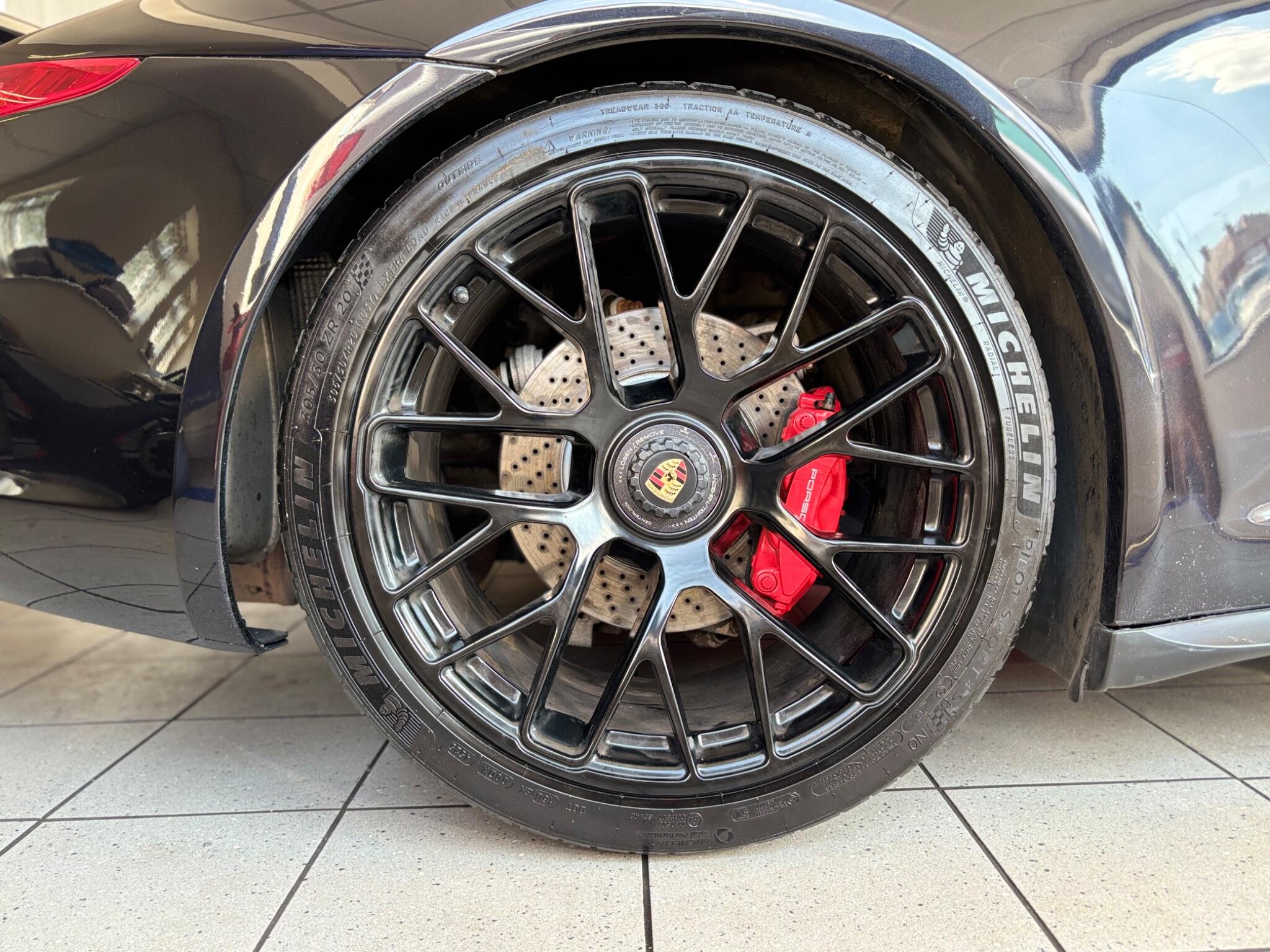 Porsche 911 view 17