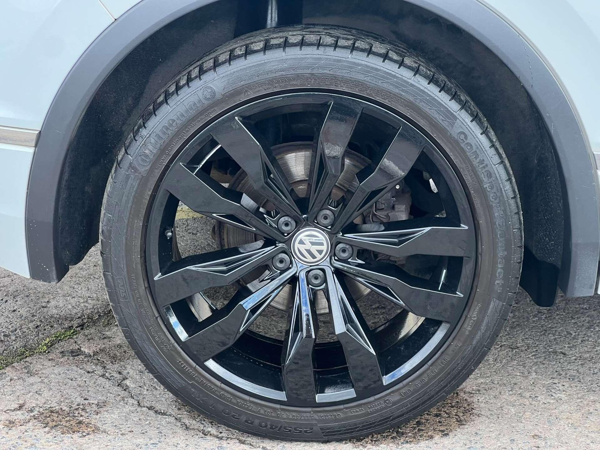 Volkswagen Tiguan view 45