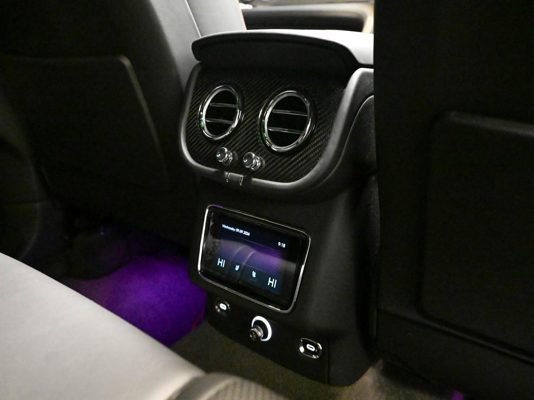 Bentley Bentayga view 22