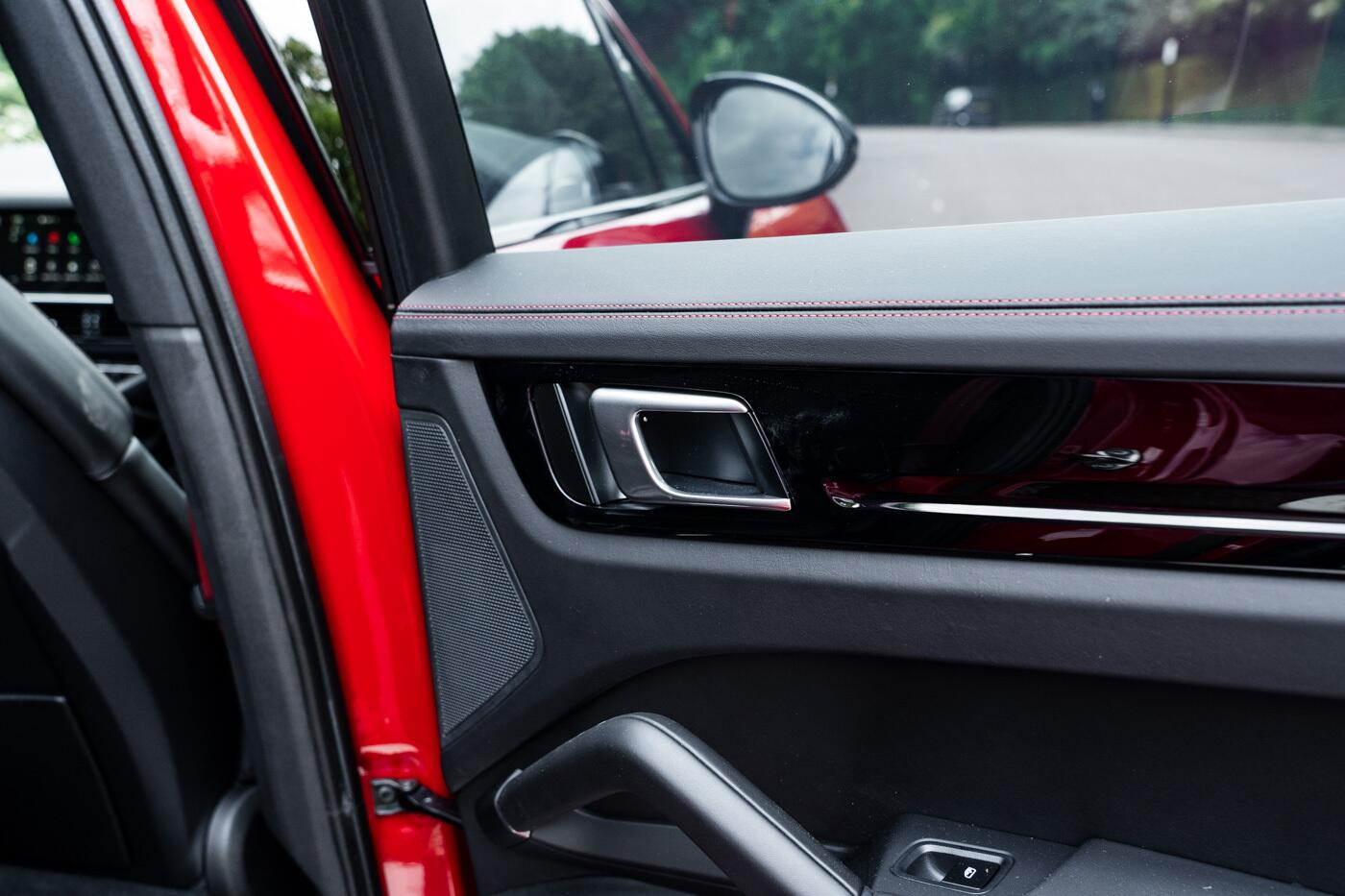 Porsche Cayenne view 43