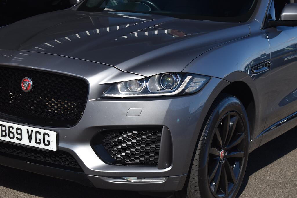 Jaguar F-Pace view 22