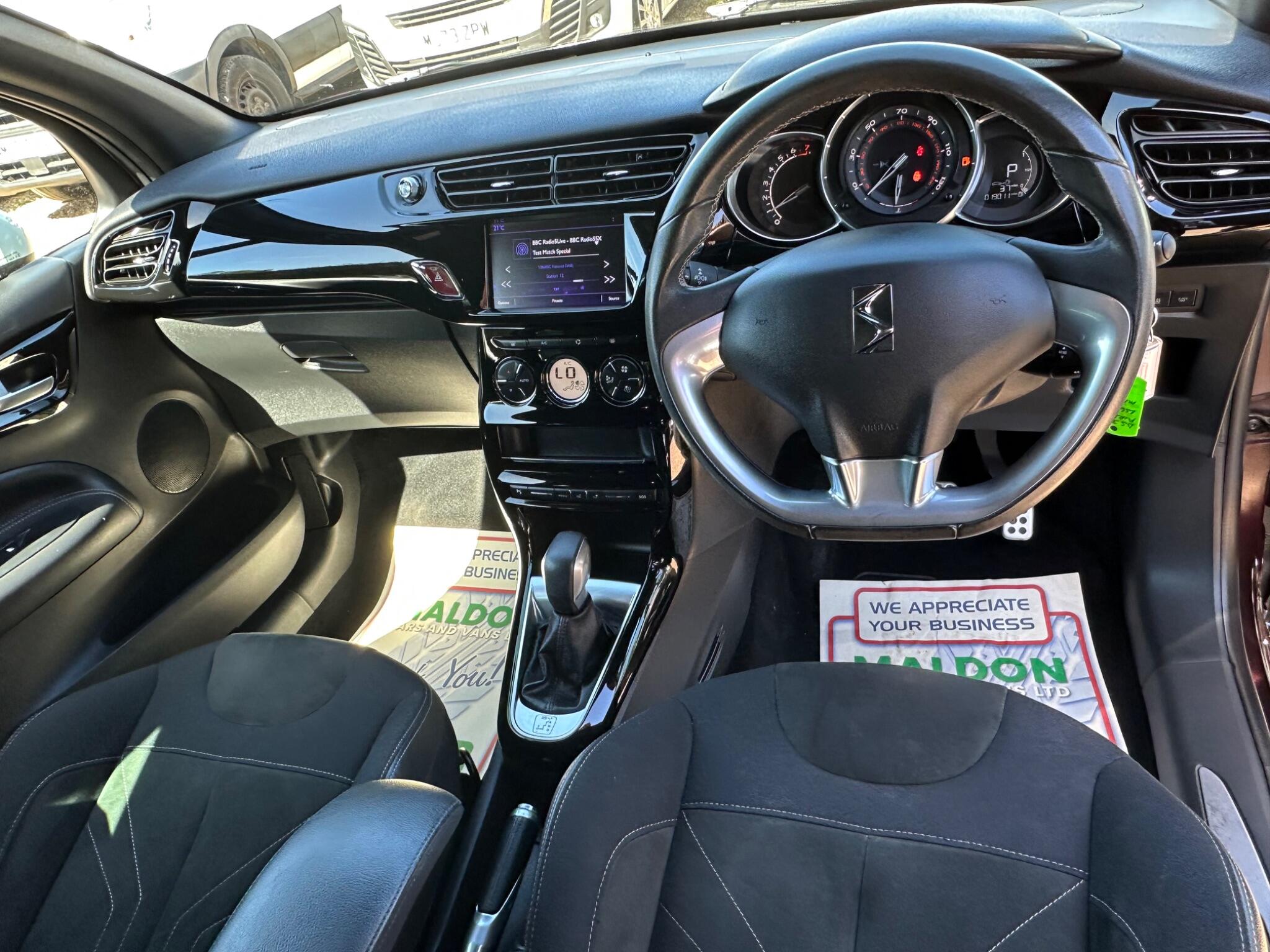 DS Automobiles DS 3 view 10