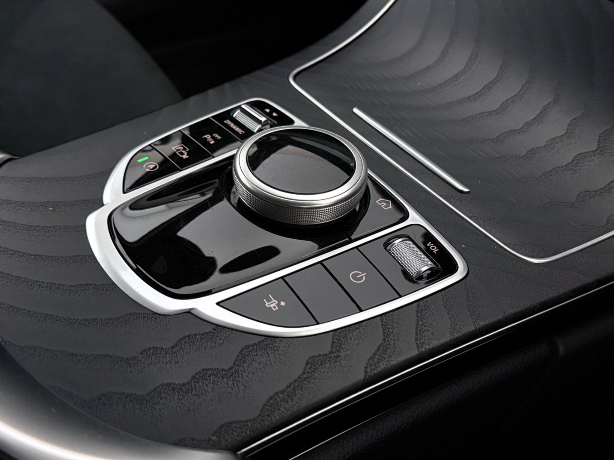 Mercedes-Benz C-Class view 21
