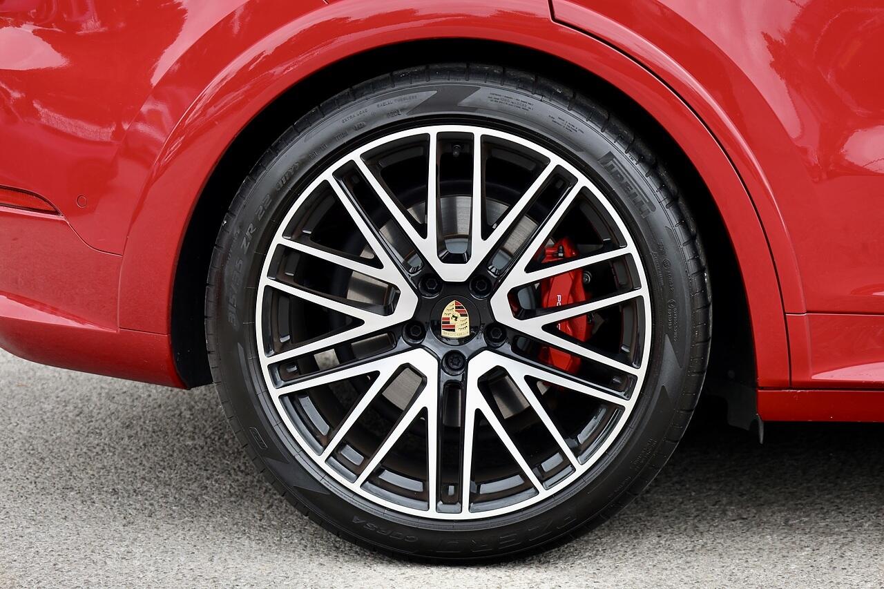 Porsche Cayenne view 43