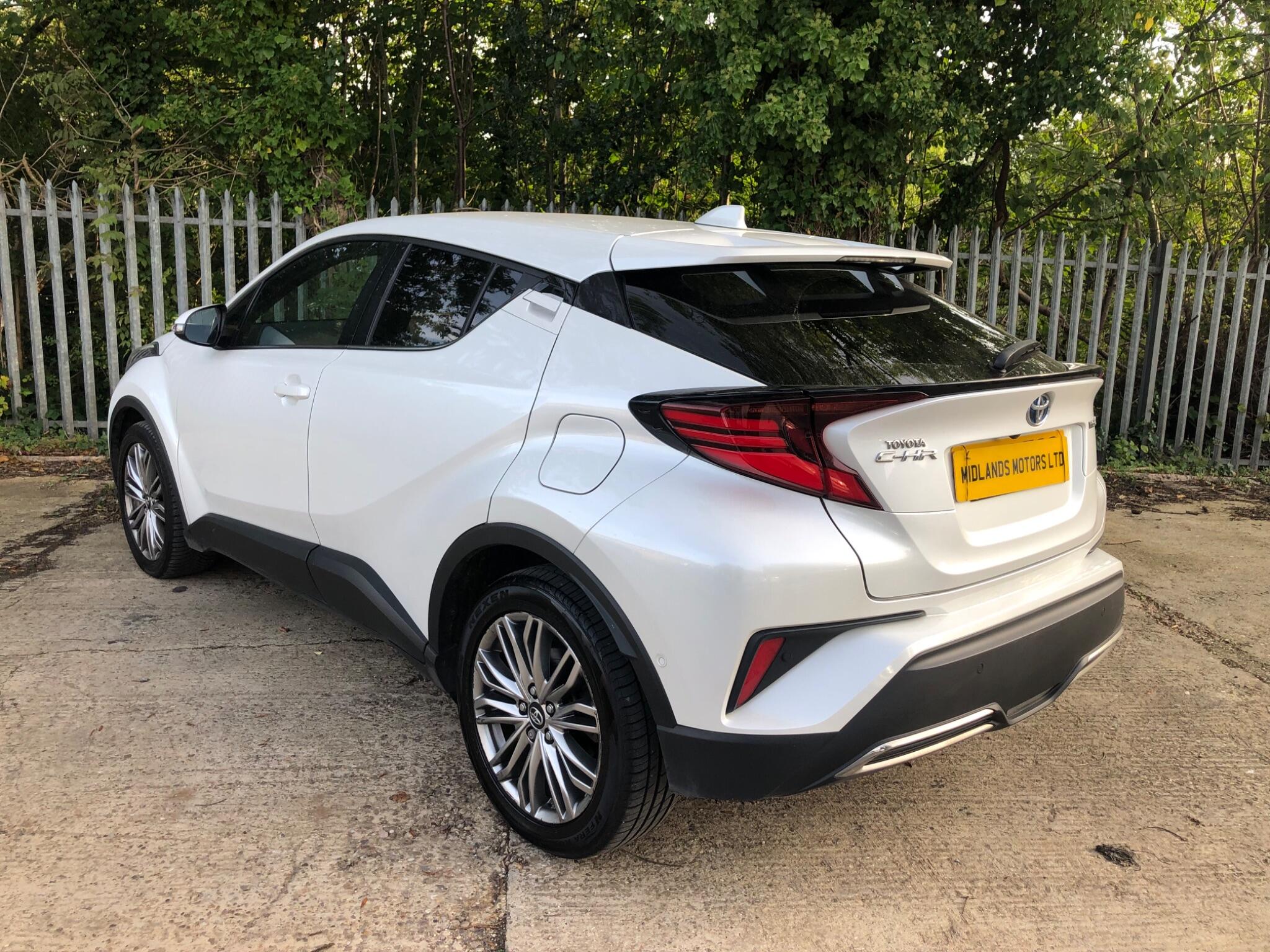 Toyota C-HR view 8