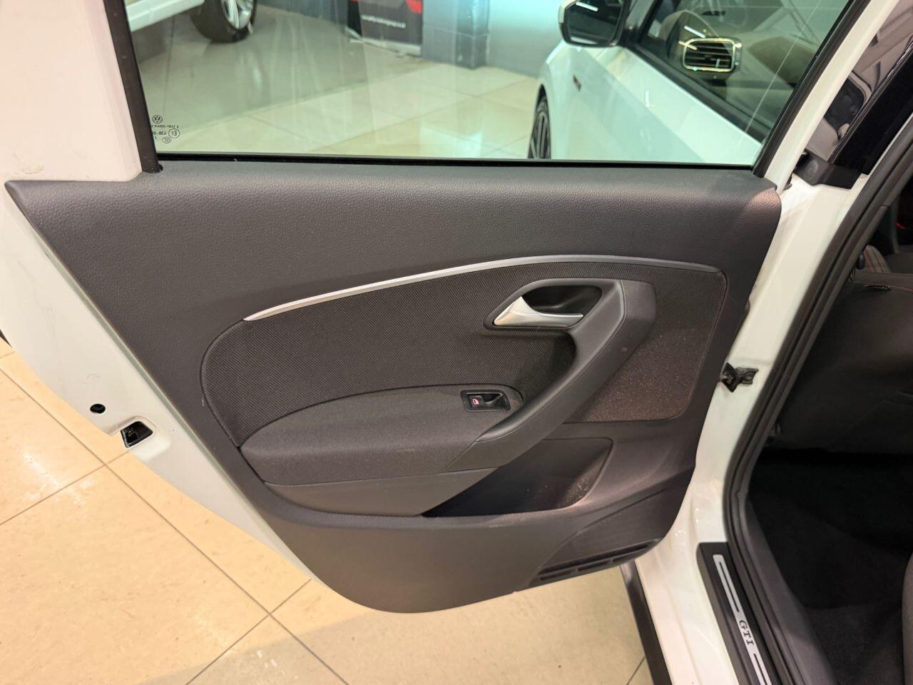 Volkswagen Polo view 26