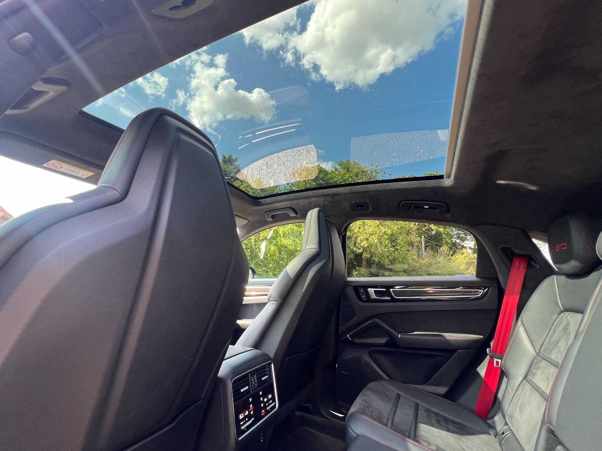 Porsche Cayenne view 16