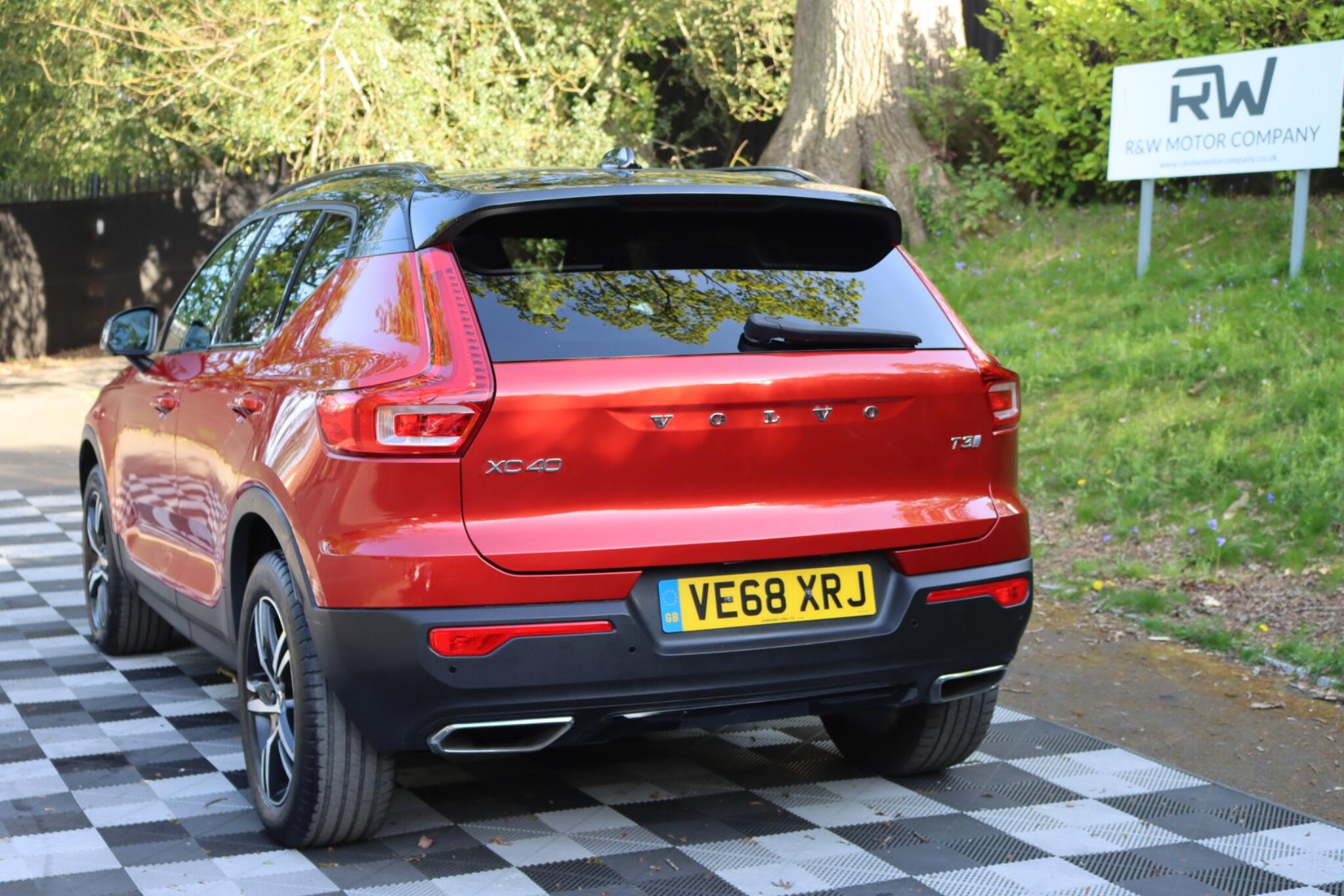 Volvo XC40 view 16