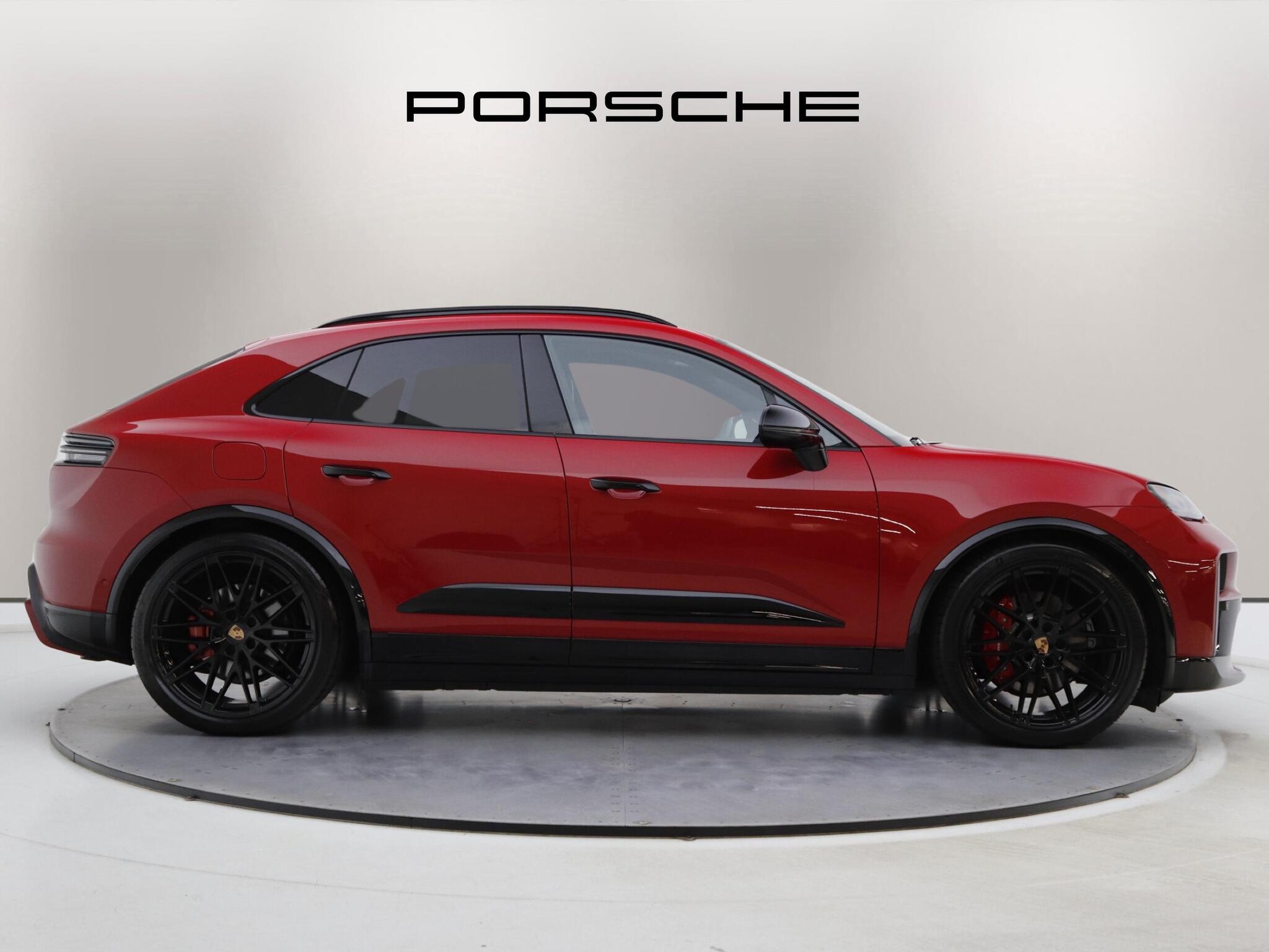 Porsche Macan view 3