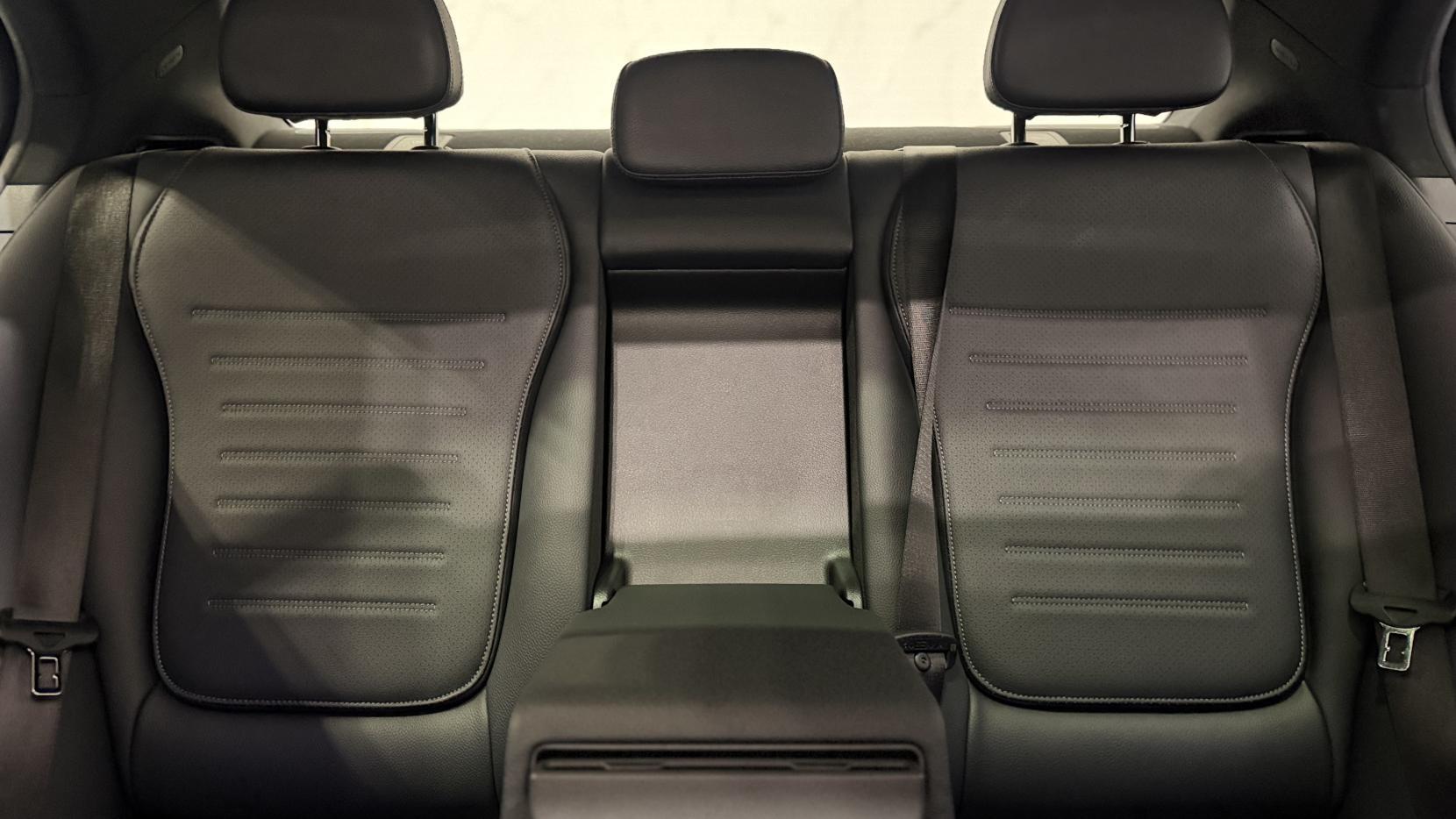 Mercedes-Benz C-Class view 12