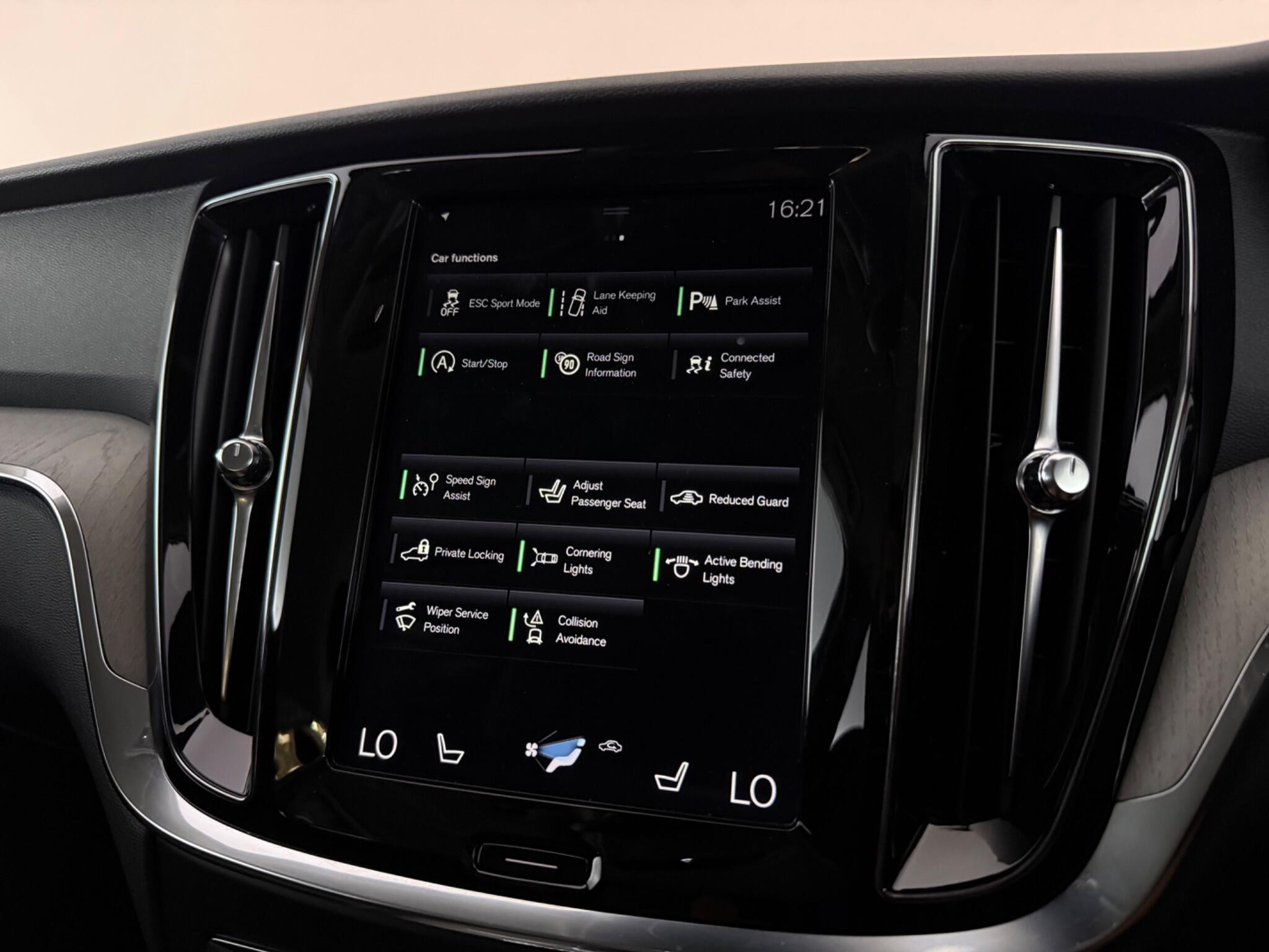 Volvo S60 view 28