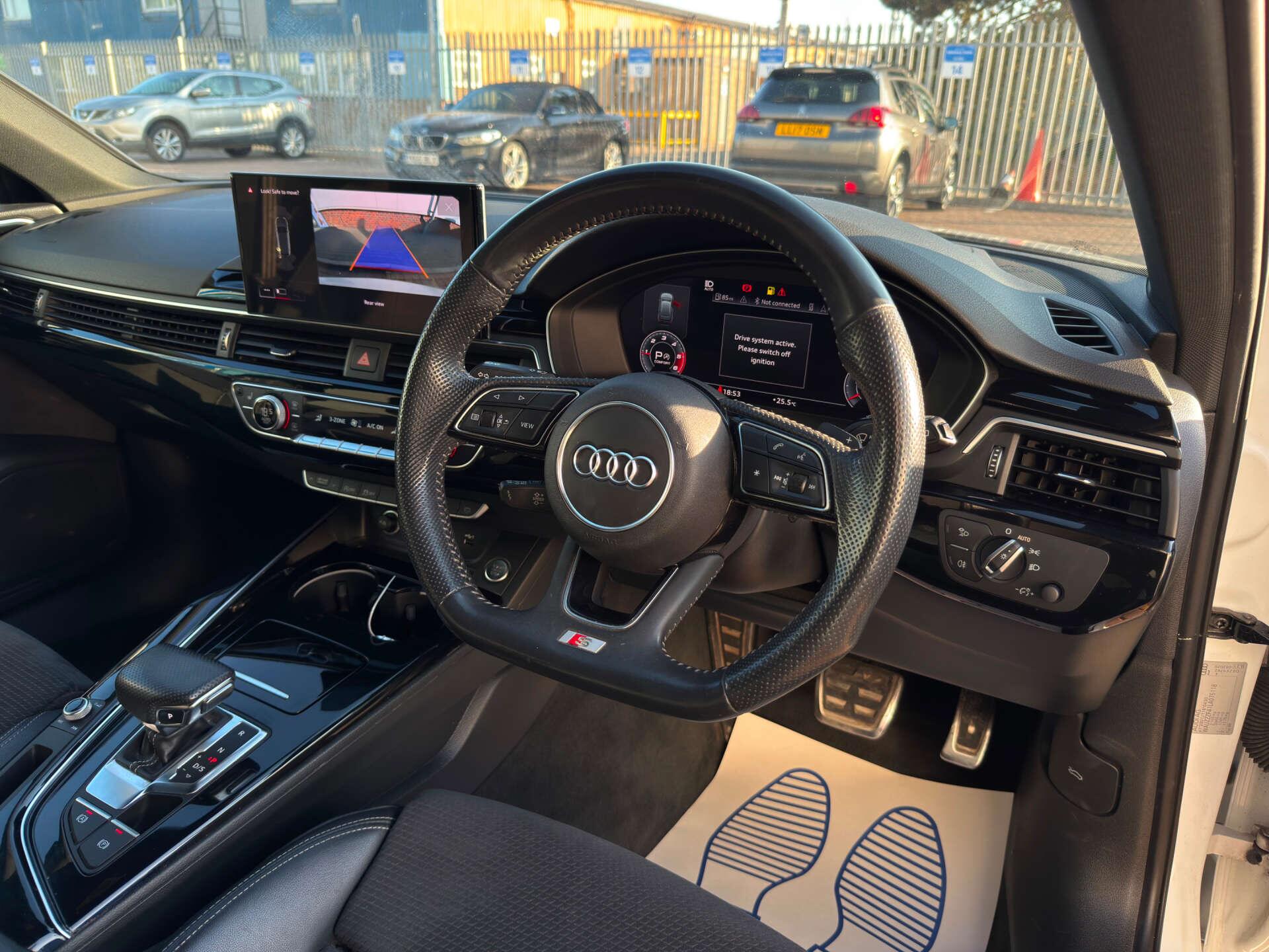 Audi A4 Avant view 12