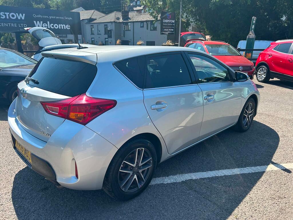 Toyota Auris view 2