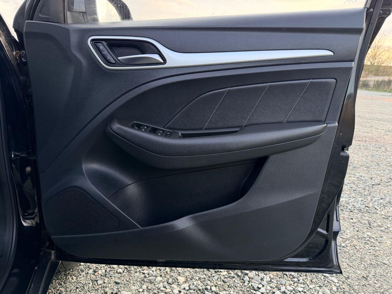 MG MG ZS view 14