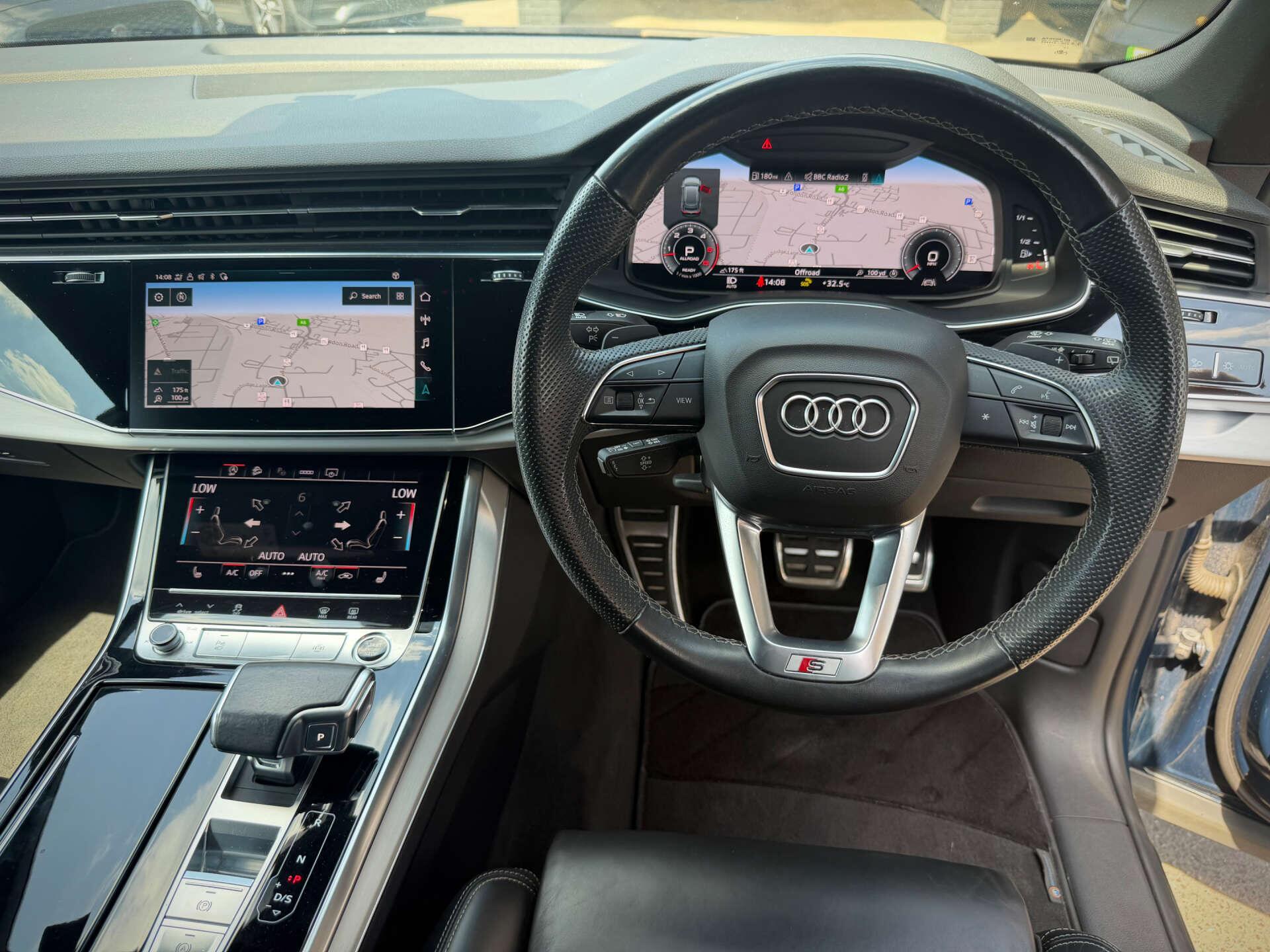 Audi Q8 view 22