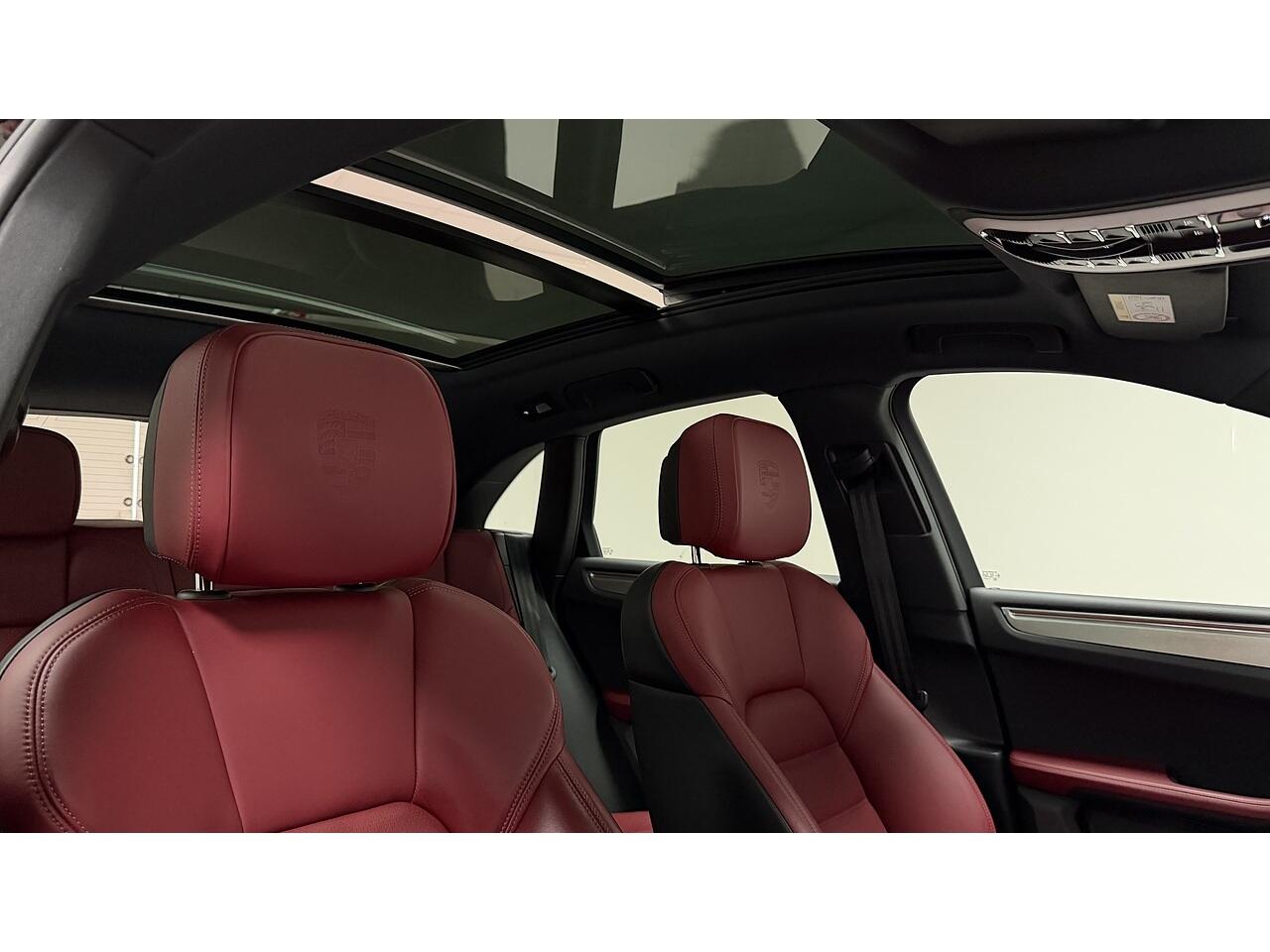 Porsche Macan view 16