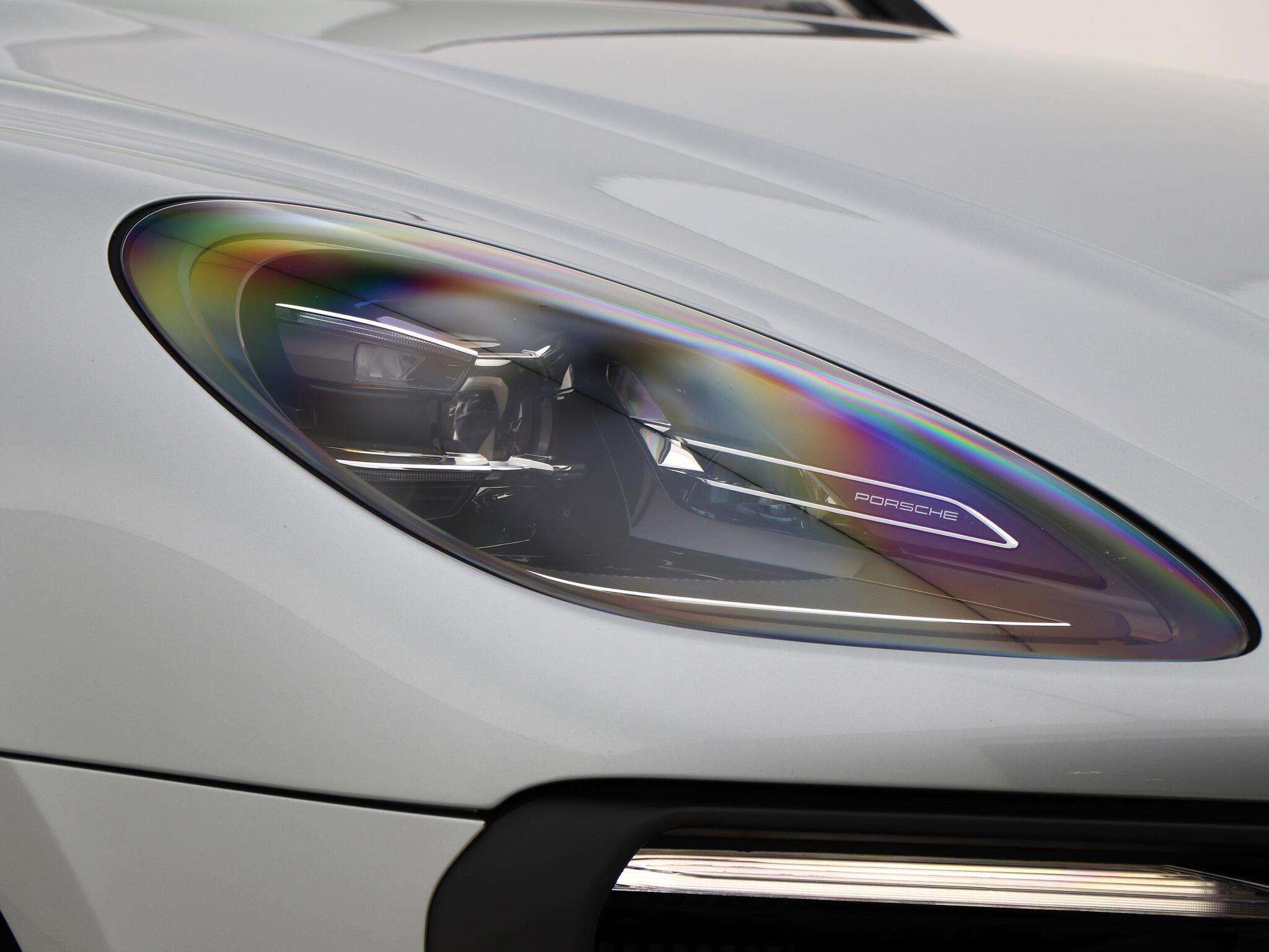 Porsche Macan view 12
