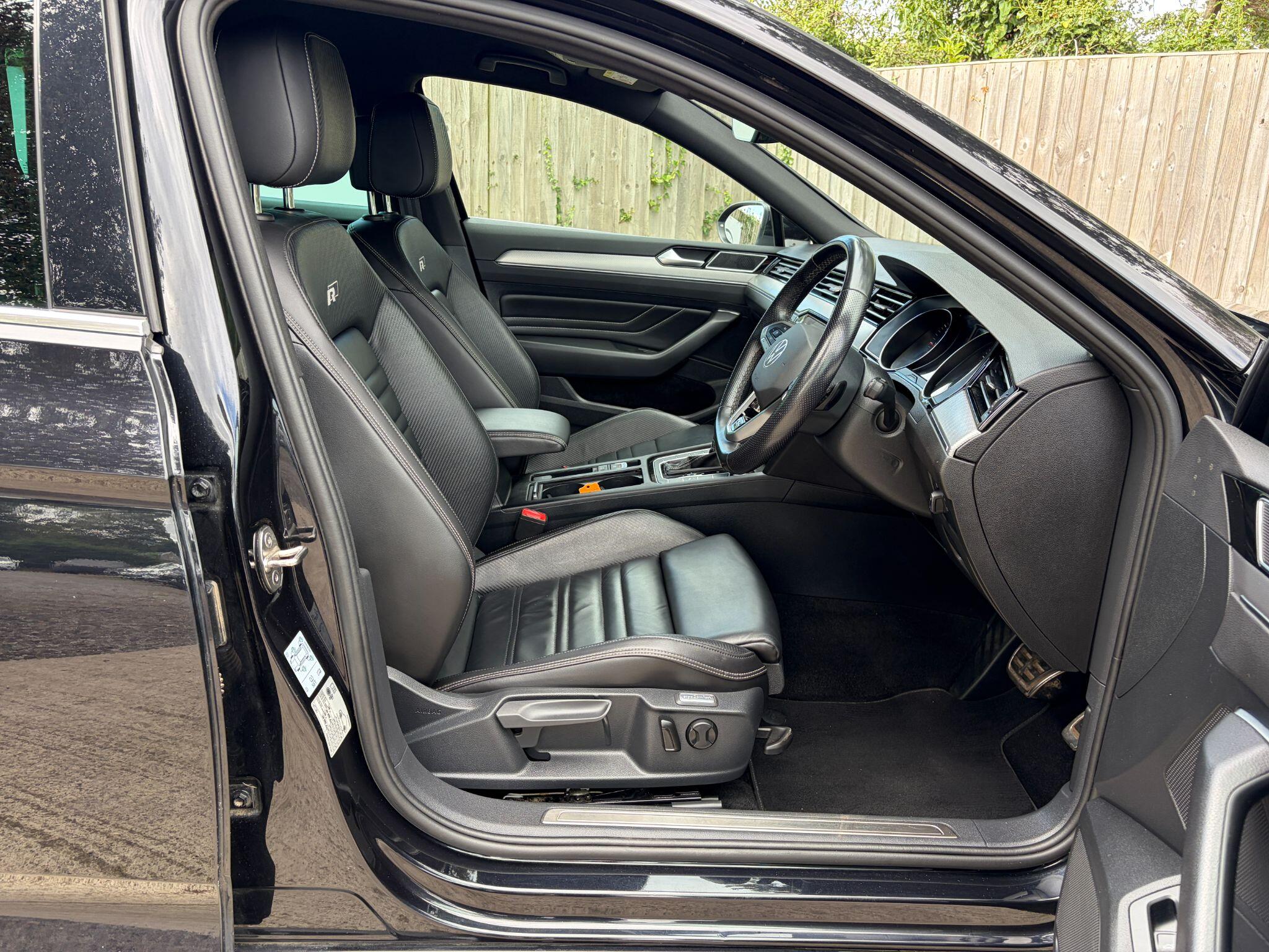 Volkswagen Passat view 10