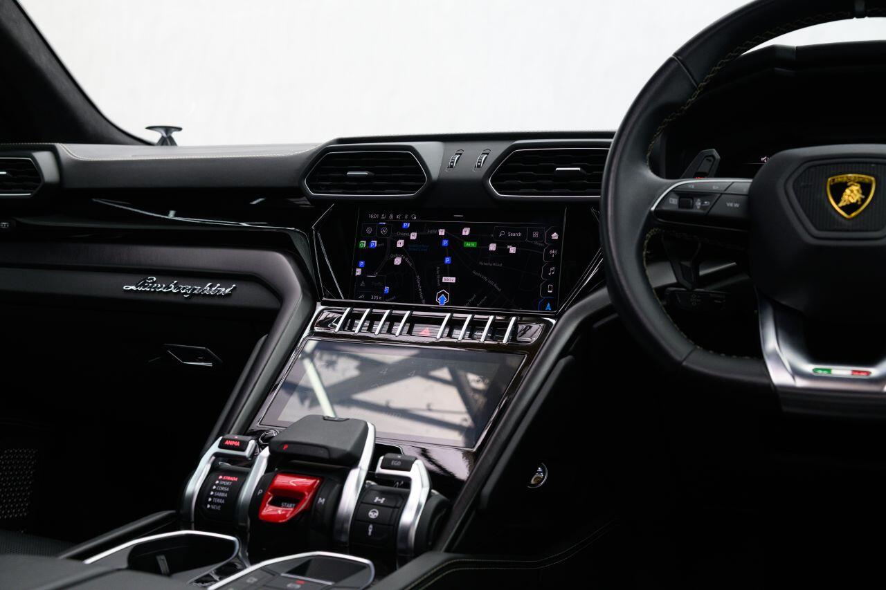 Lamborghini Urus view 34