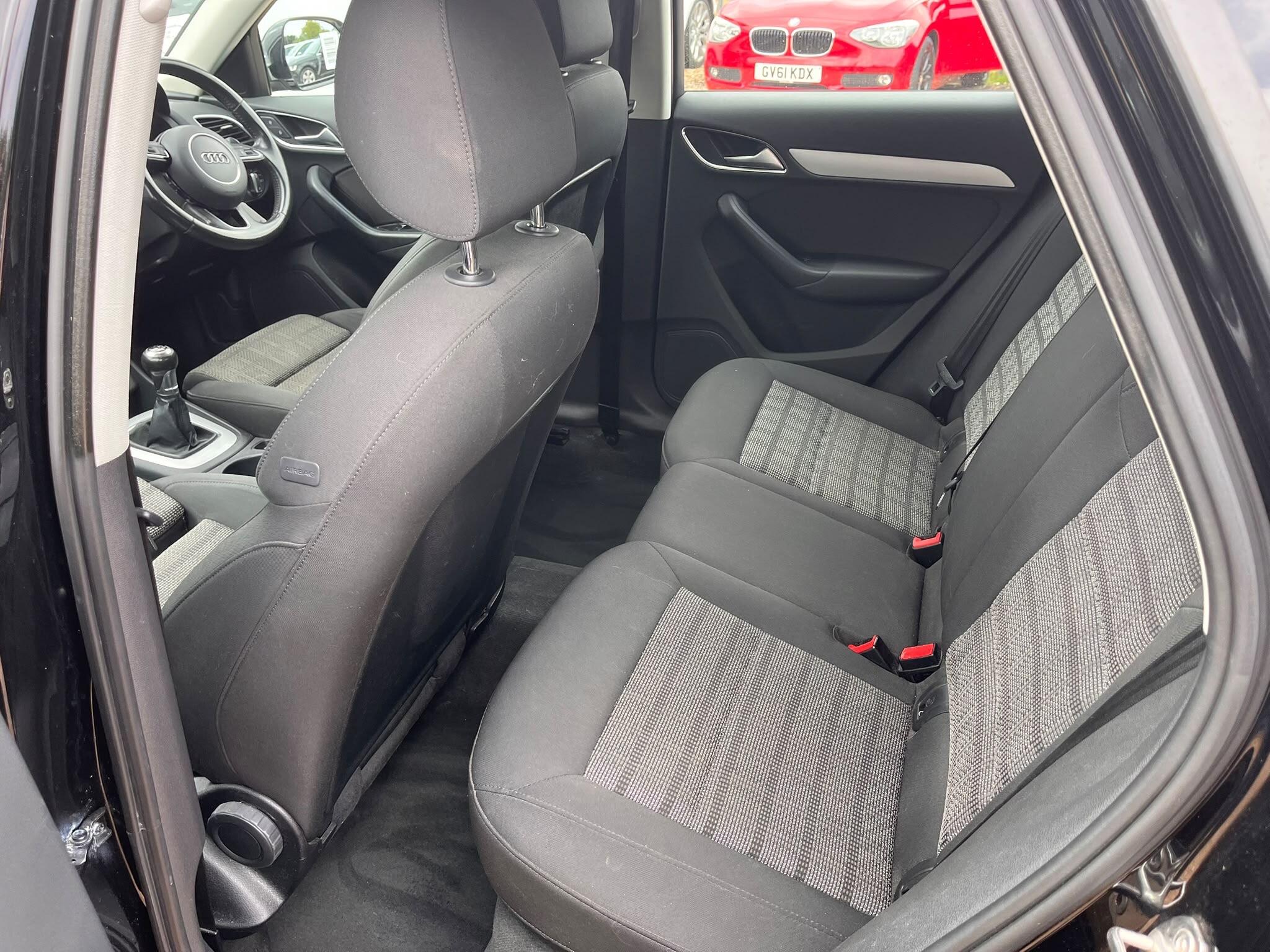 Audi Q3 view 37