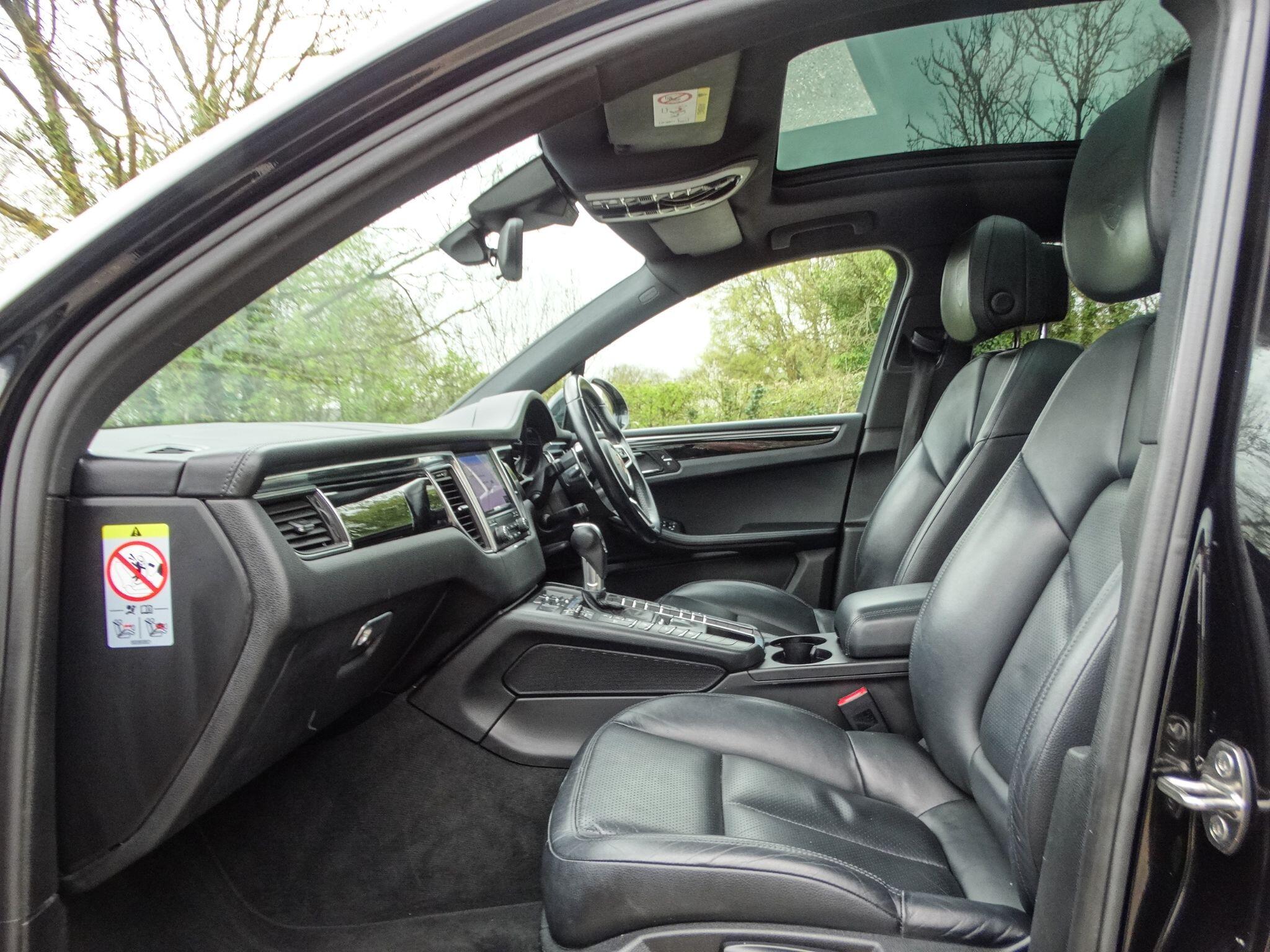 Porsche Macan view 3
