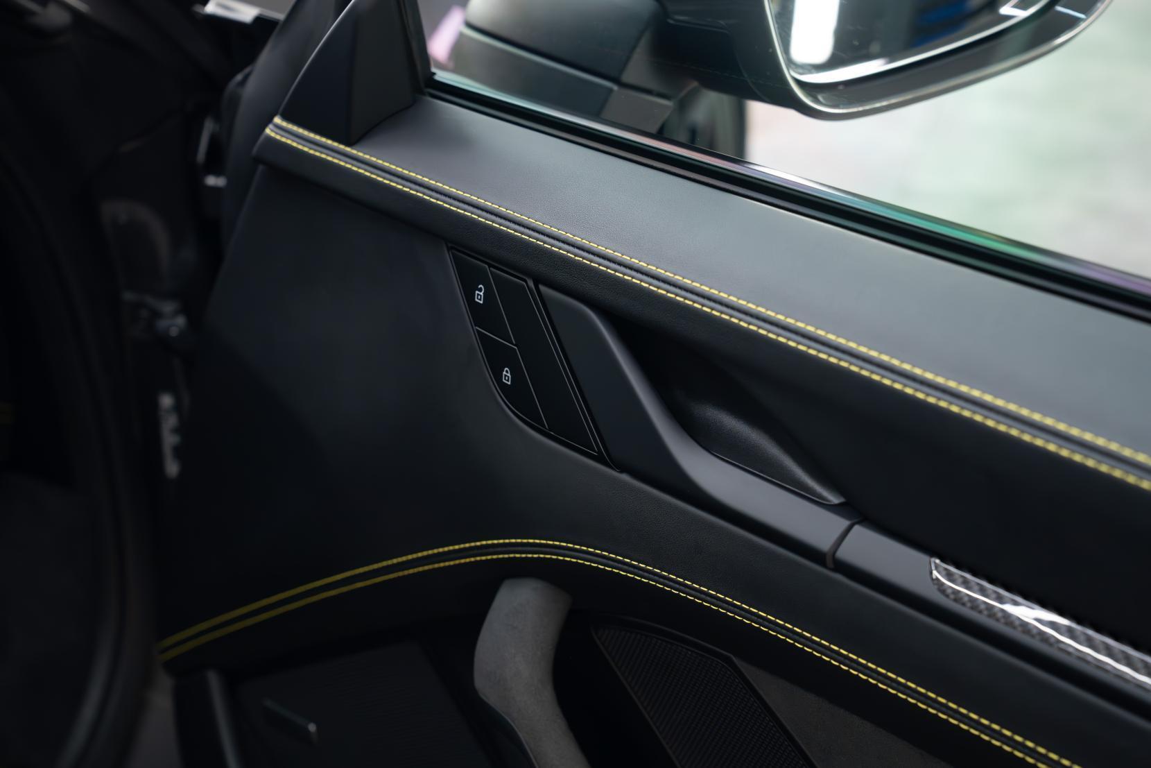 Porsche 911 view 30