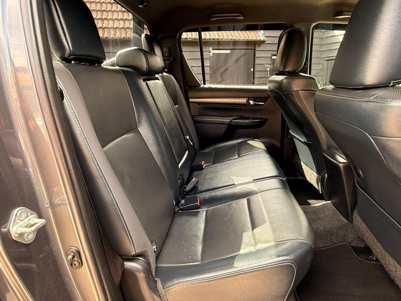 Toyota Hilux view 14