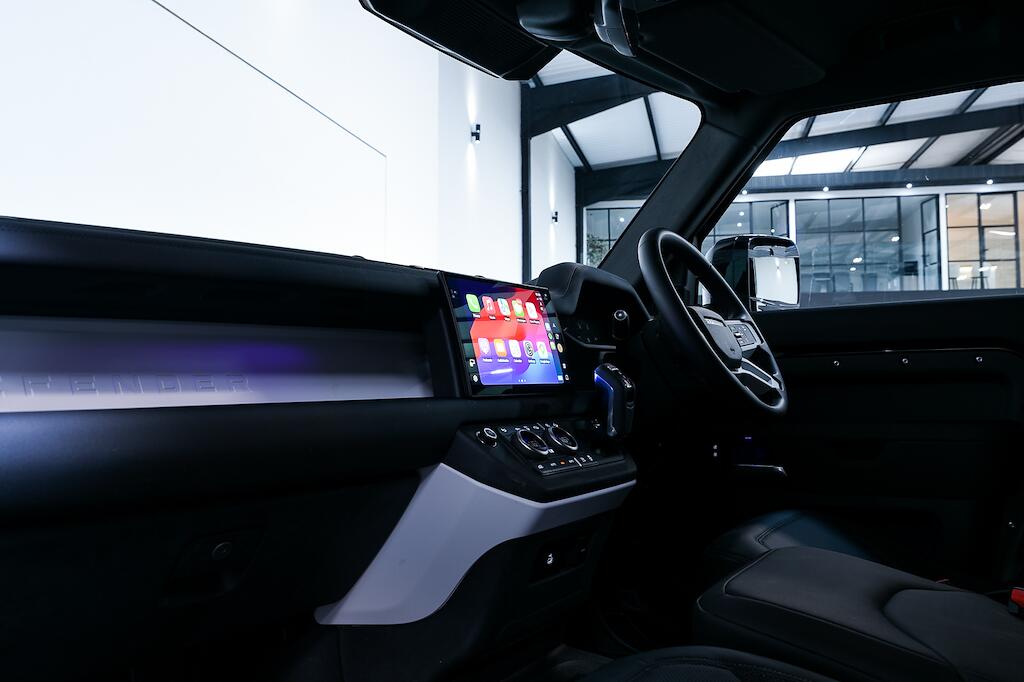 Land Rover Defender view 13