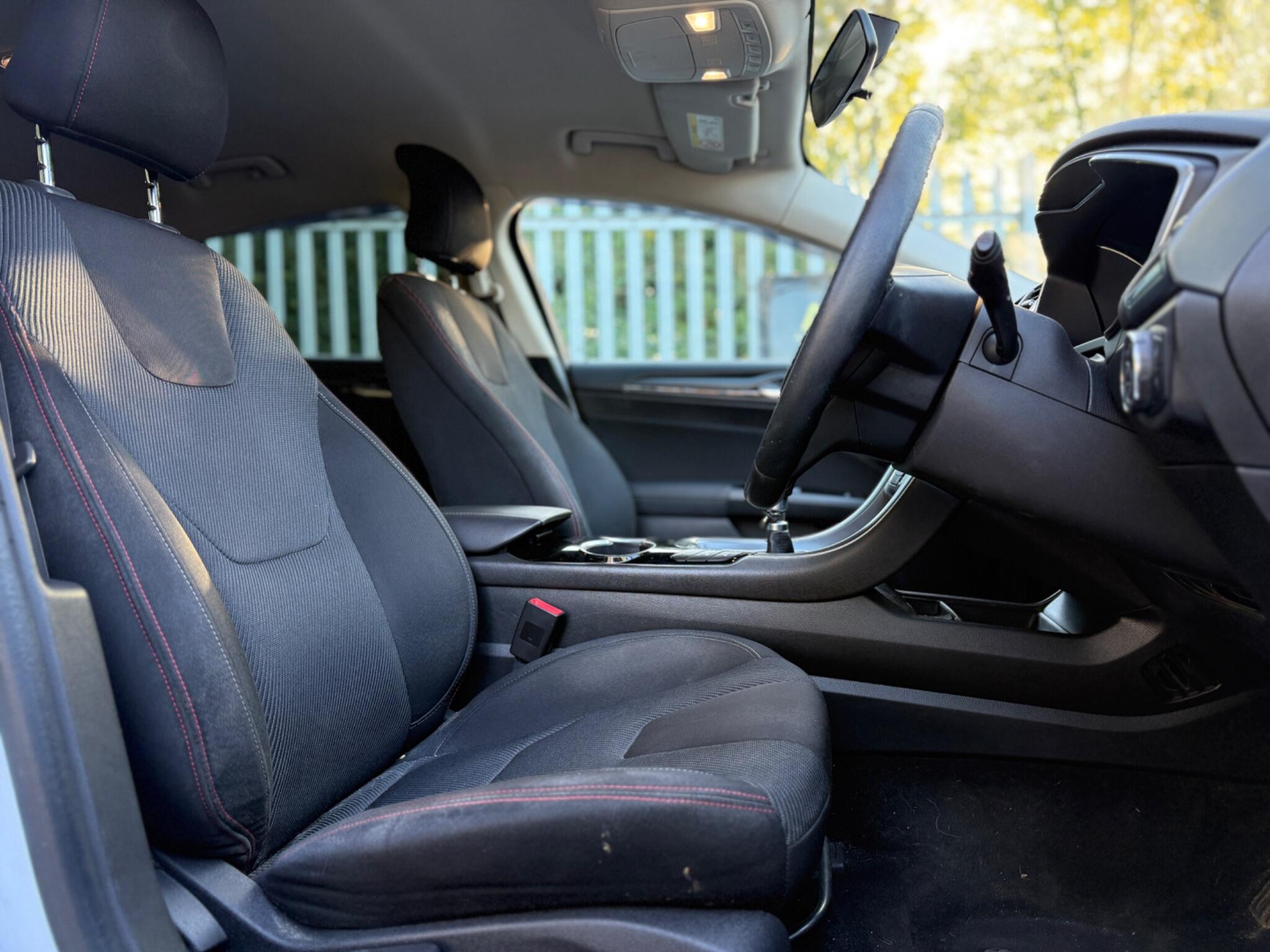 2016 Ford Mondeo image 18