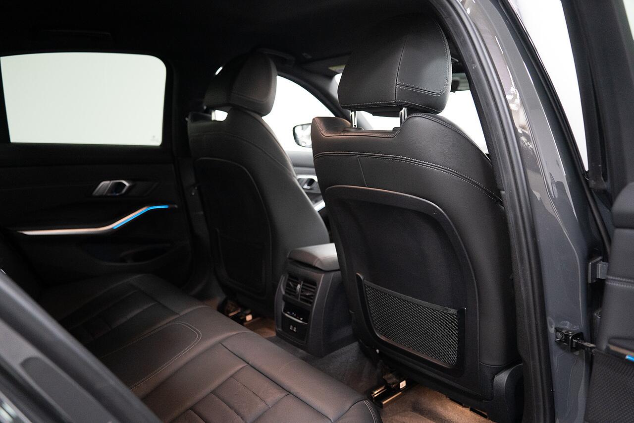 BMW 3 Series view 21