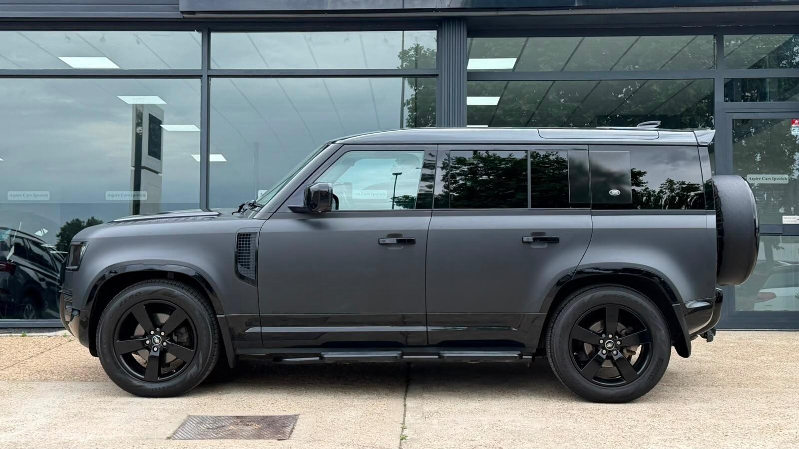 Land Rover Defender 110 view 6