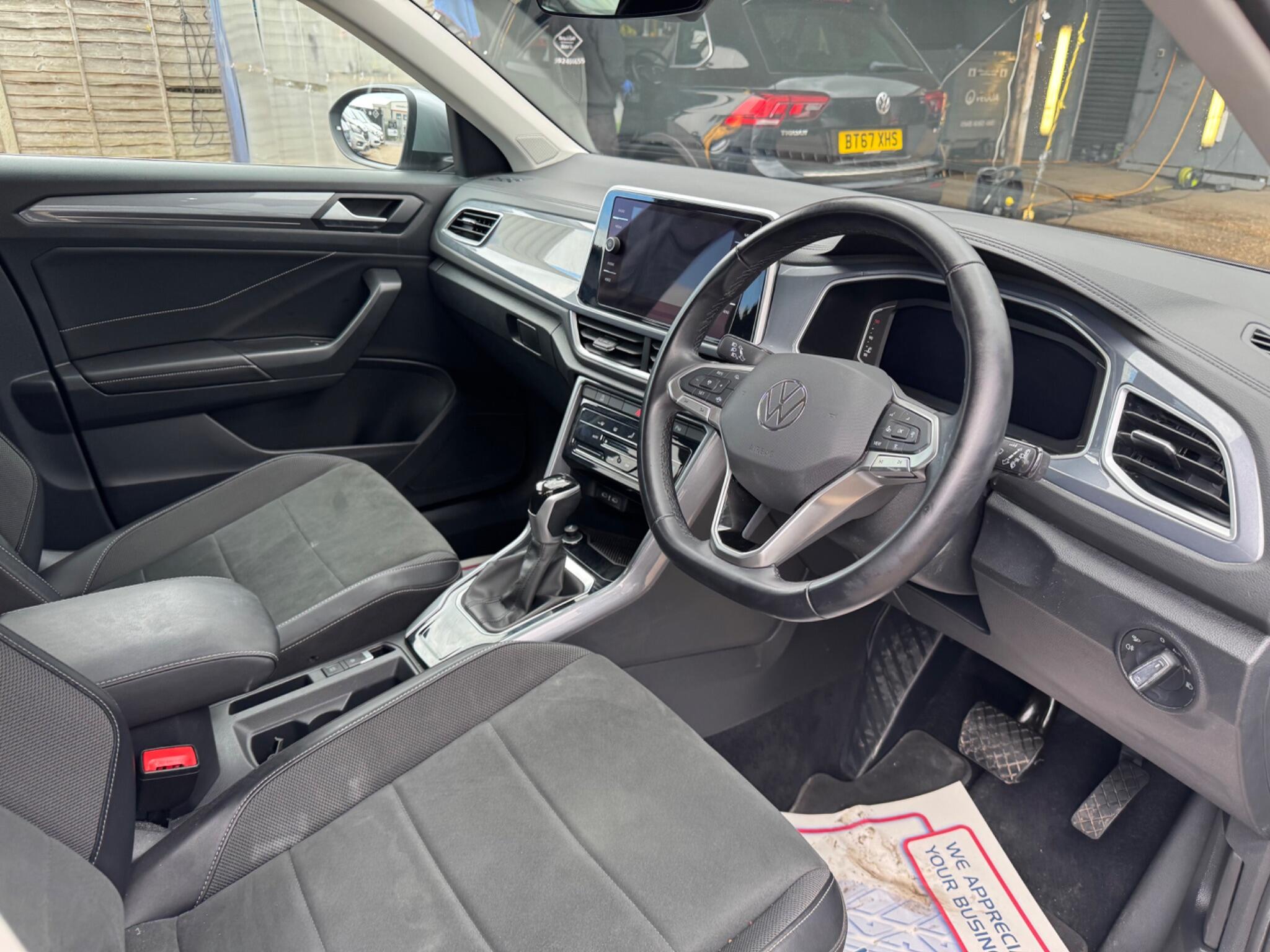 Volkswagen T-Roc view 10