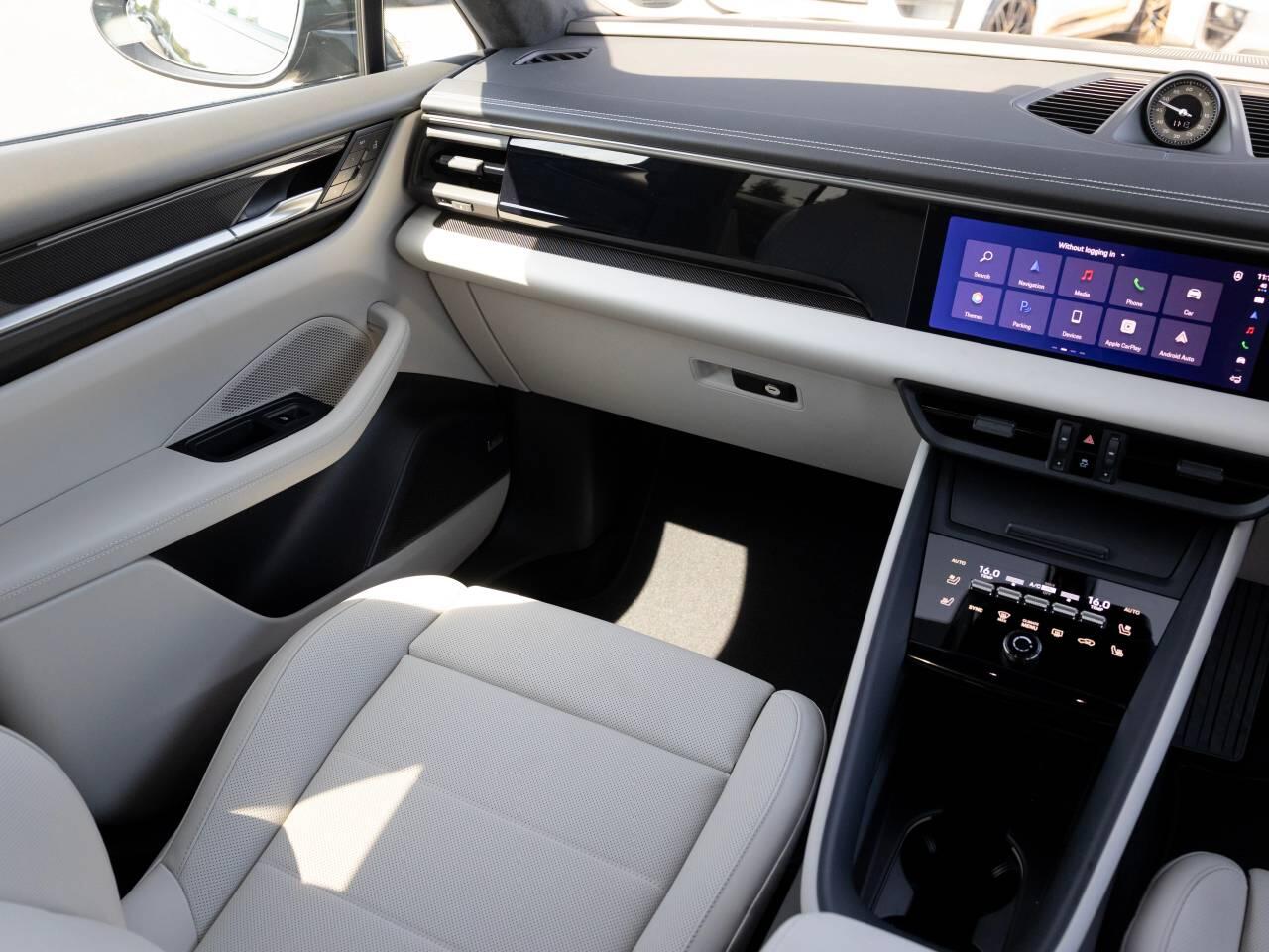 Porsche Macan view 83