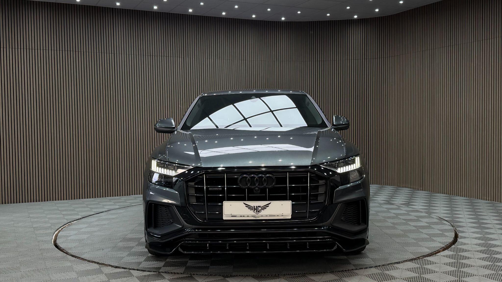 Audi Q8 view 5