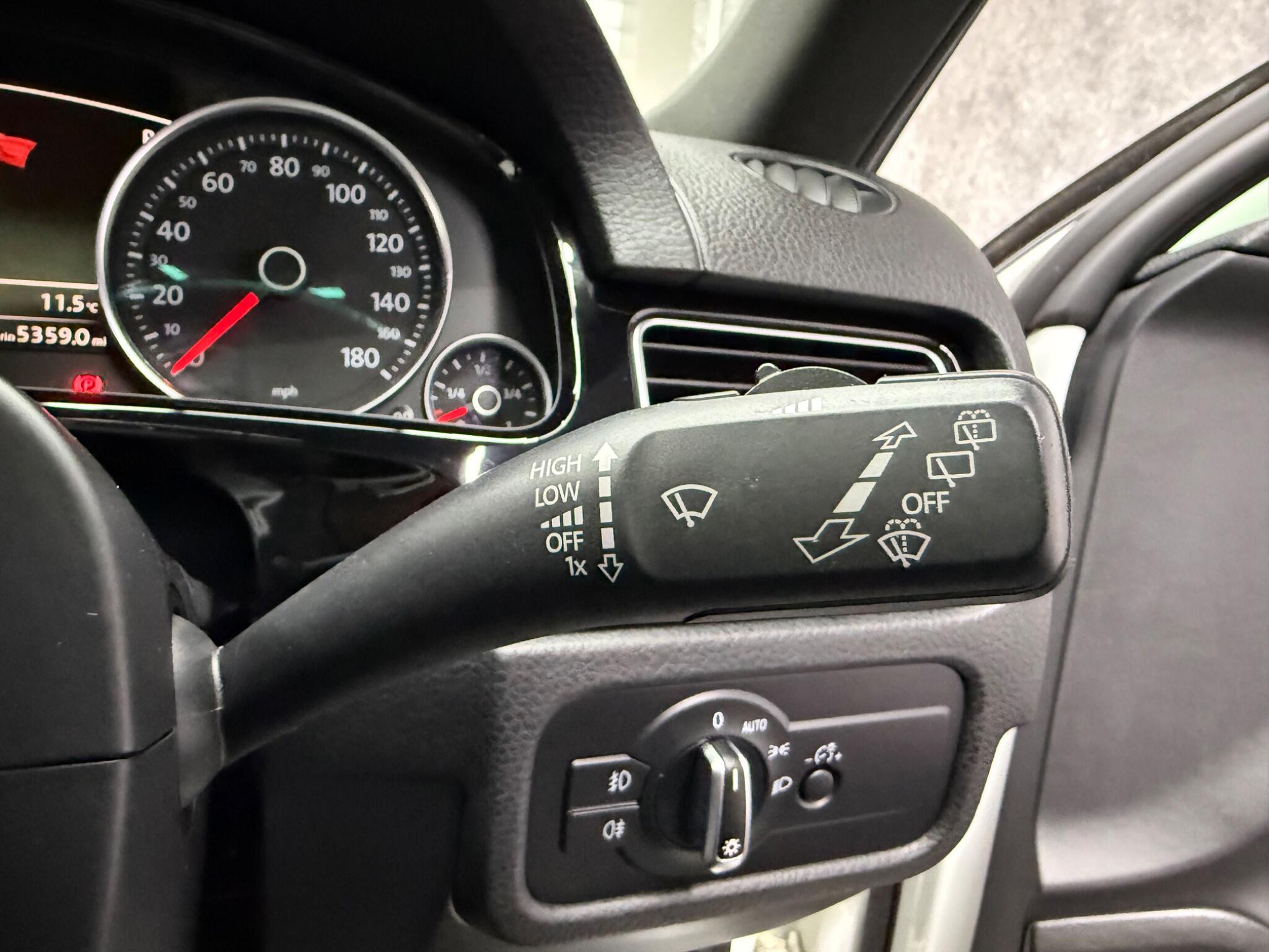 Volkswagen Touareg view 24