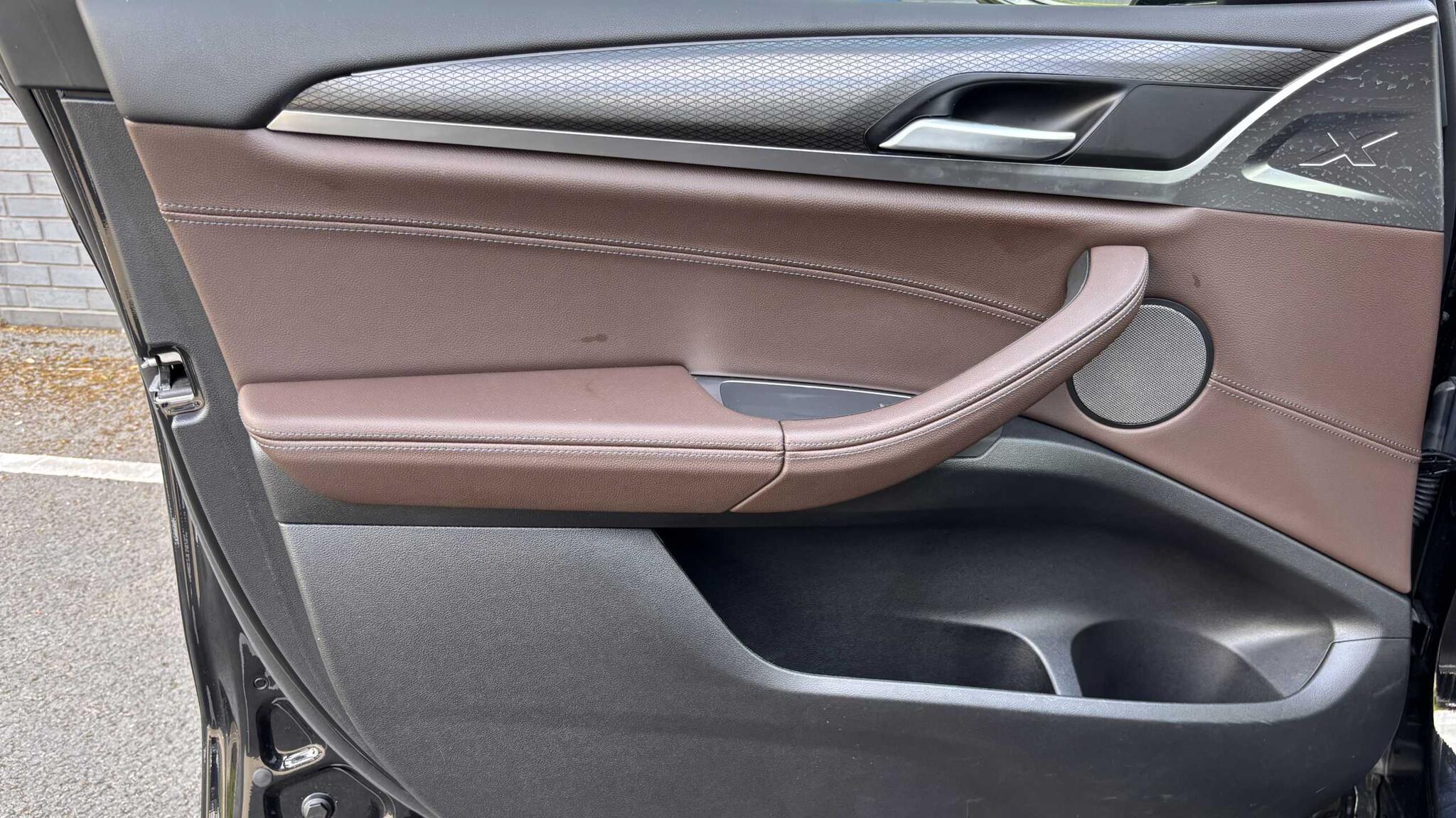 BMW X3 view 22