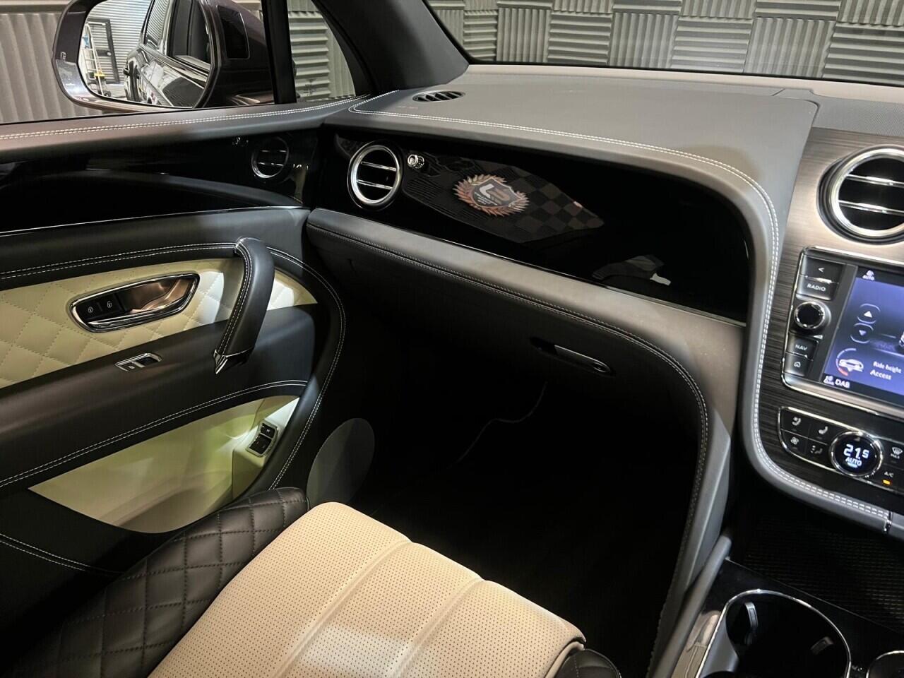 Bentley Bentayga view 14