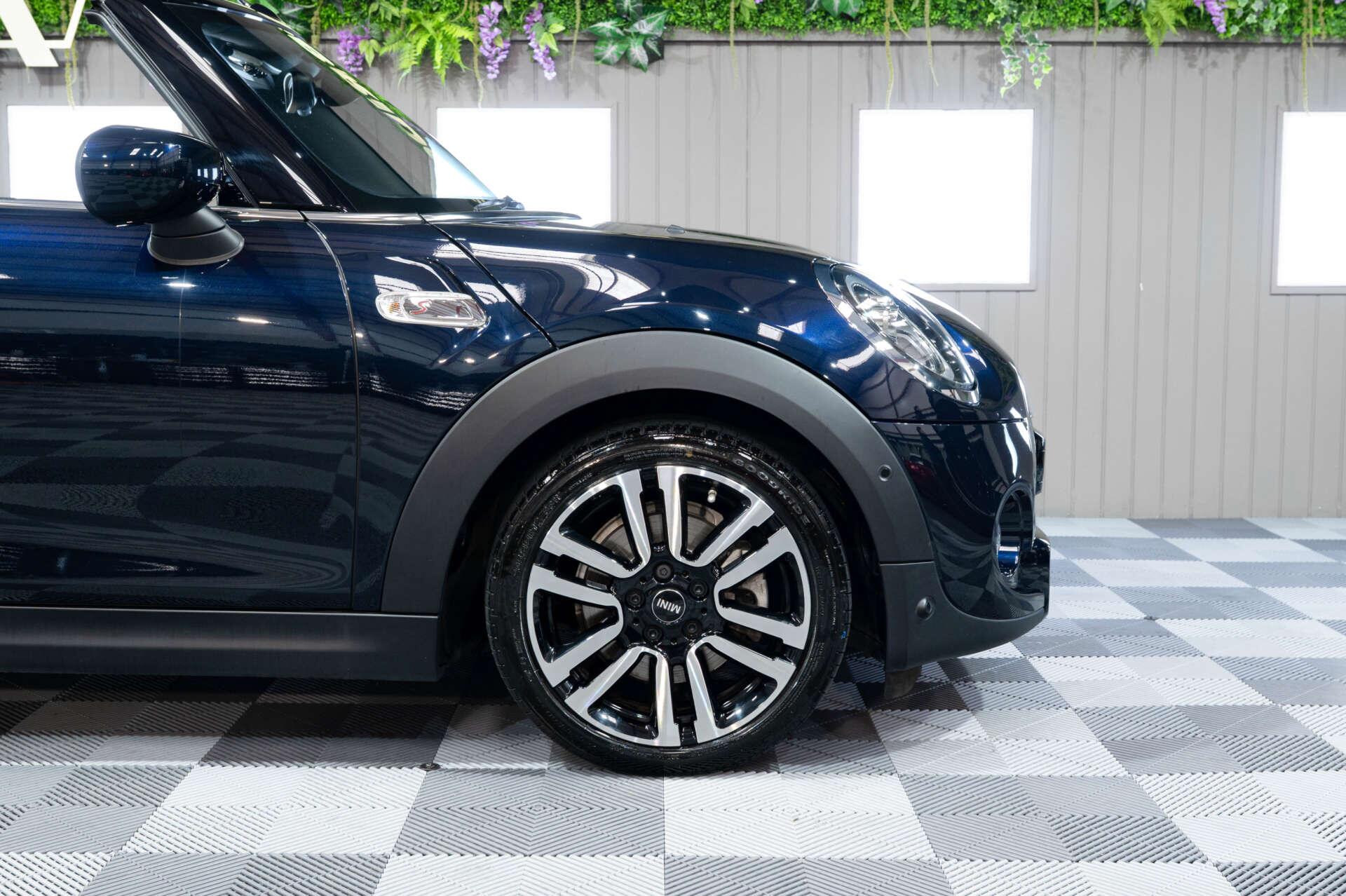 Mini Convertible view 13