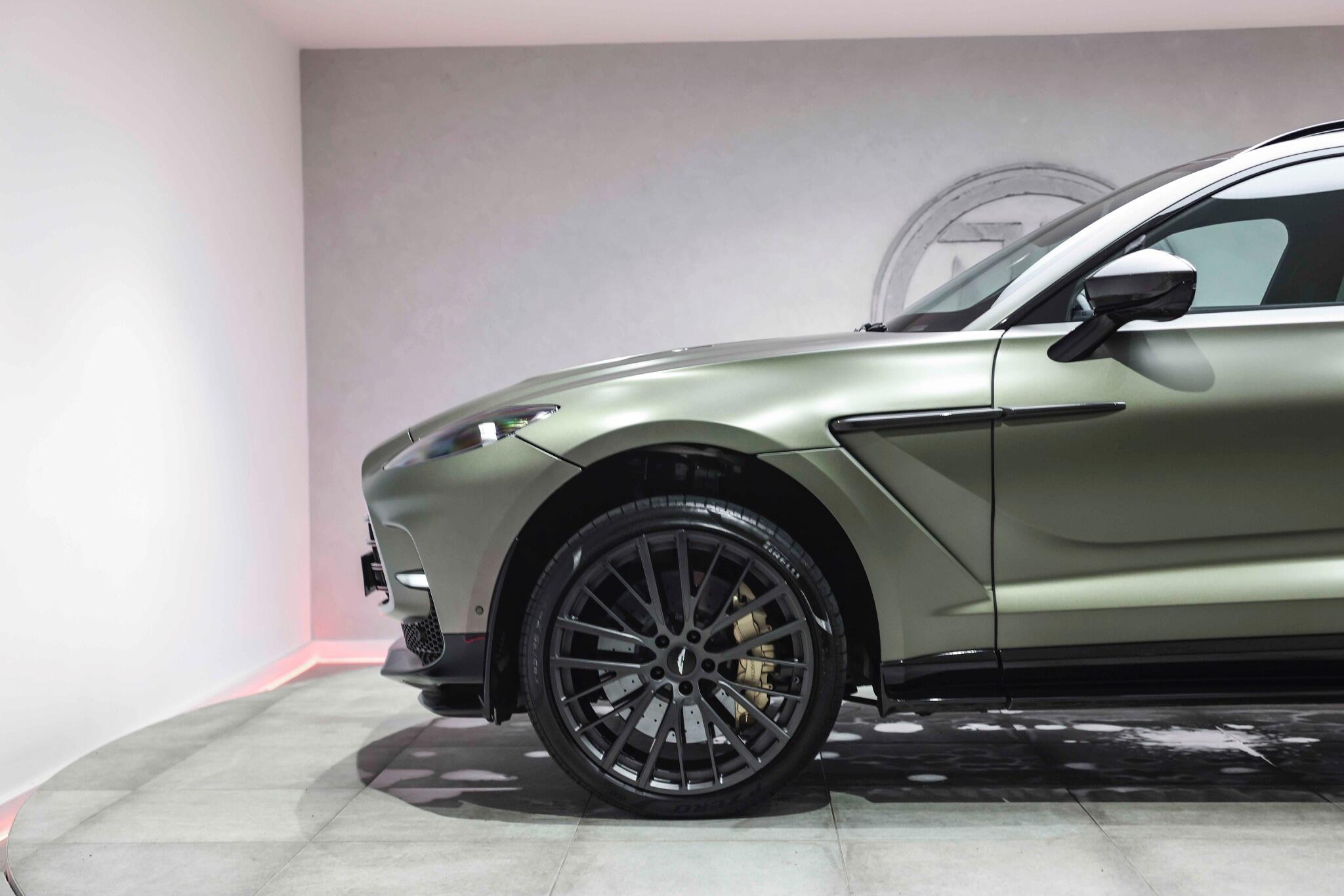 Aston Martin DBX view 24